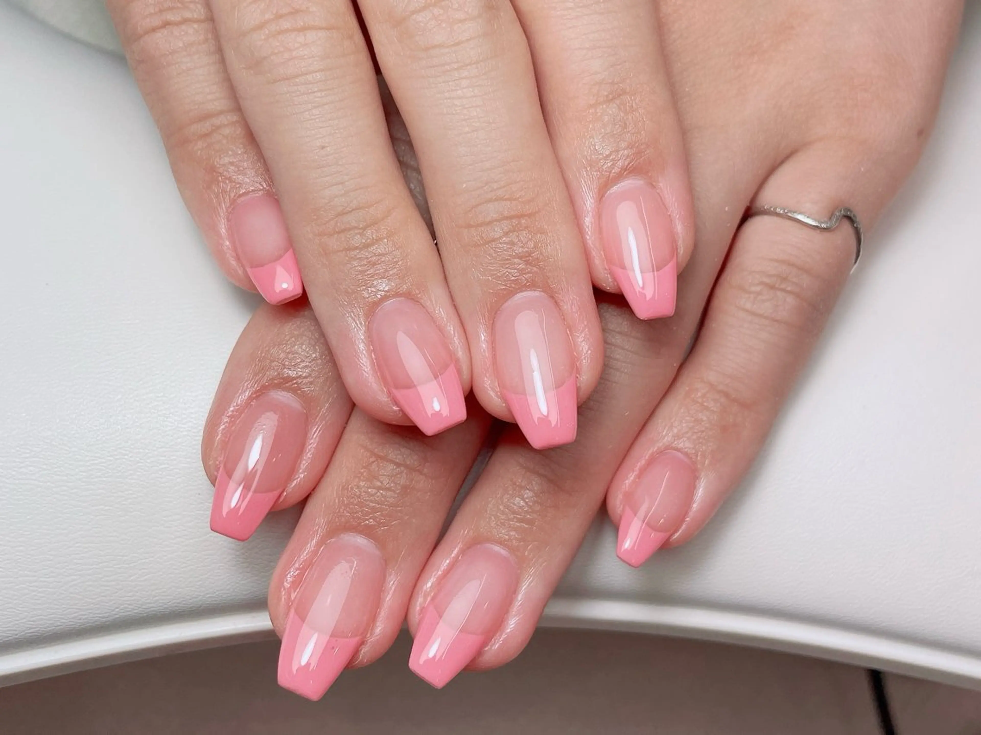 ネイル 長さ出し フットネイル フレンチネイル ジェルネイル ガーリー ハンドネイル NYネイルサロン 千葉中央店のネイルデザイン