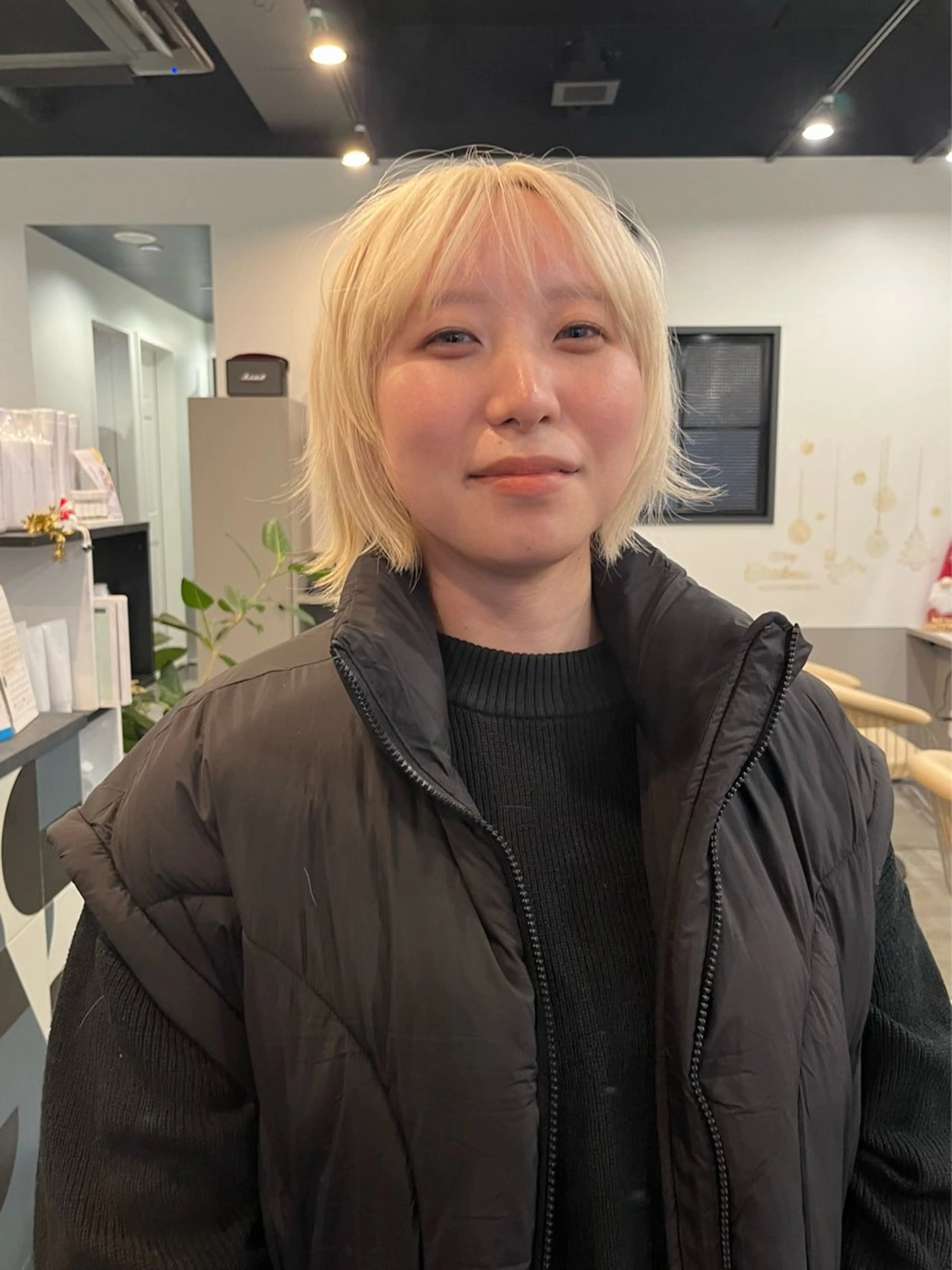 ショート カラー ブロンド ボブ ウルフカット カット ヘアカラー トリートメント dogstar小林諒 パーマ/レイヤーのヘアスタイル