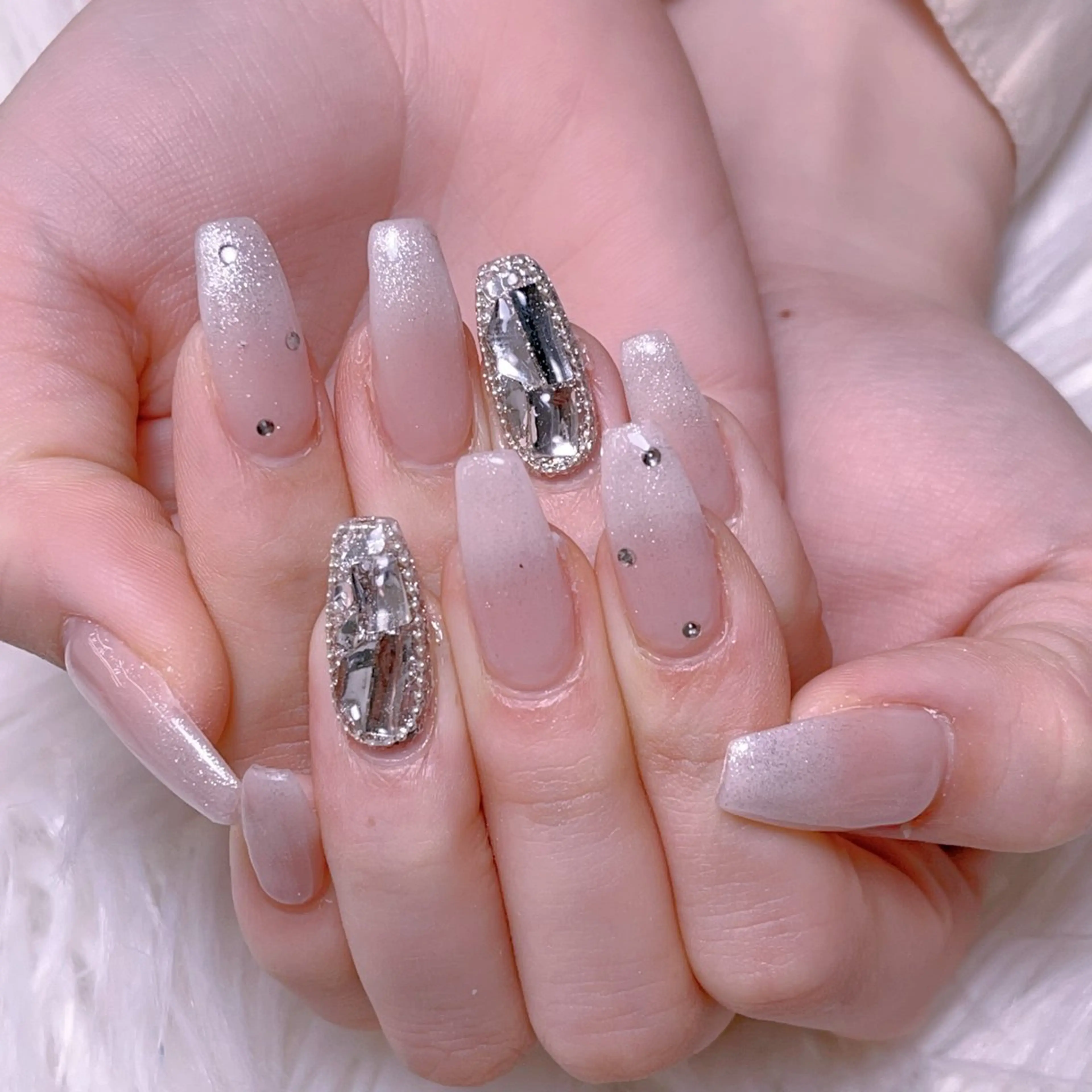 メンズ ネイル アートネイル フレンチネイル ジェルネイル キラキラネイル パラジェル ハンドネイル Bloom スカルプ専門店のネイルデザイン