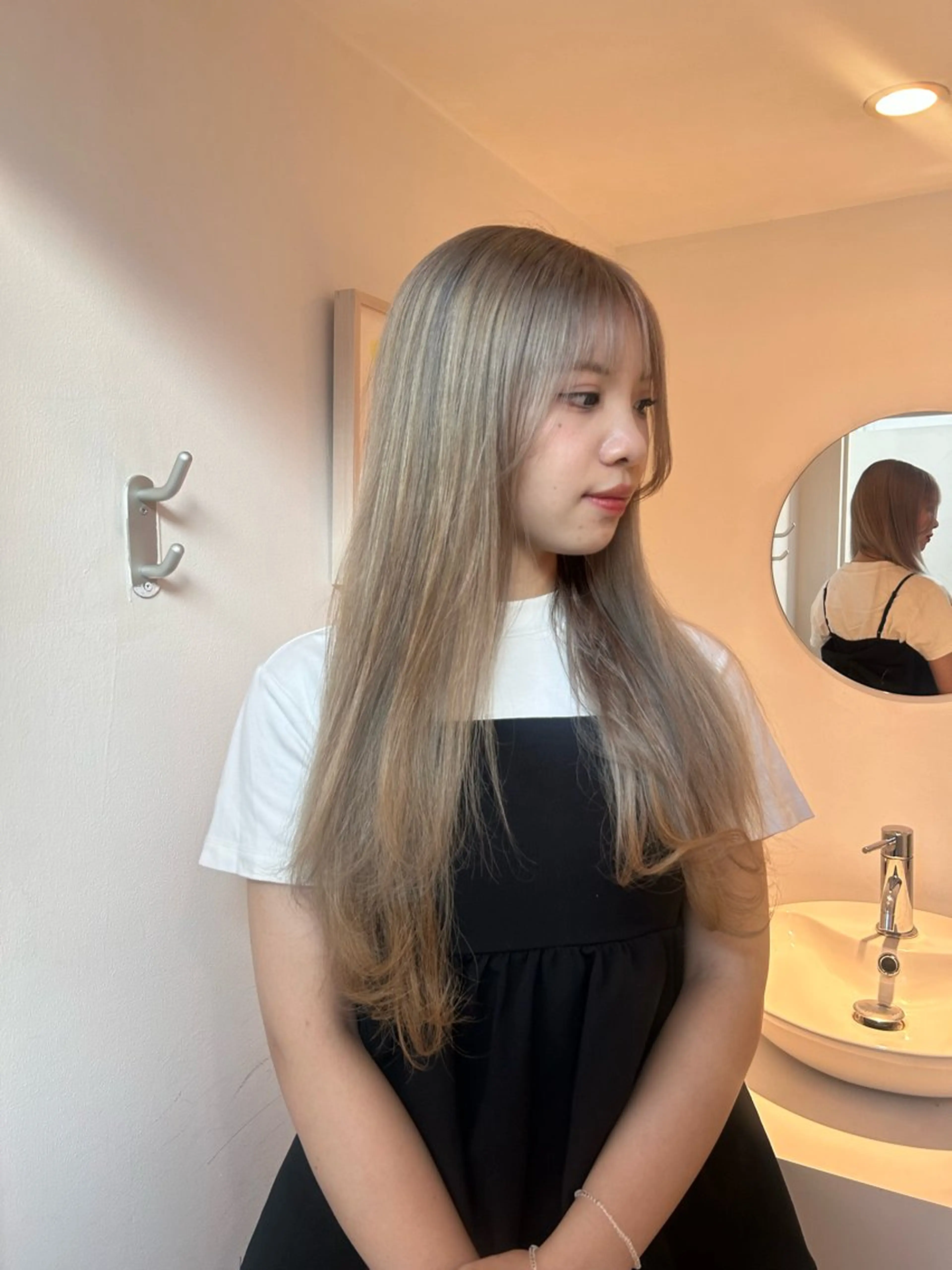 カラー かがやしづ ⭐️ハイトーンのヘアスタイル