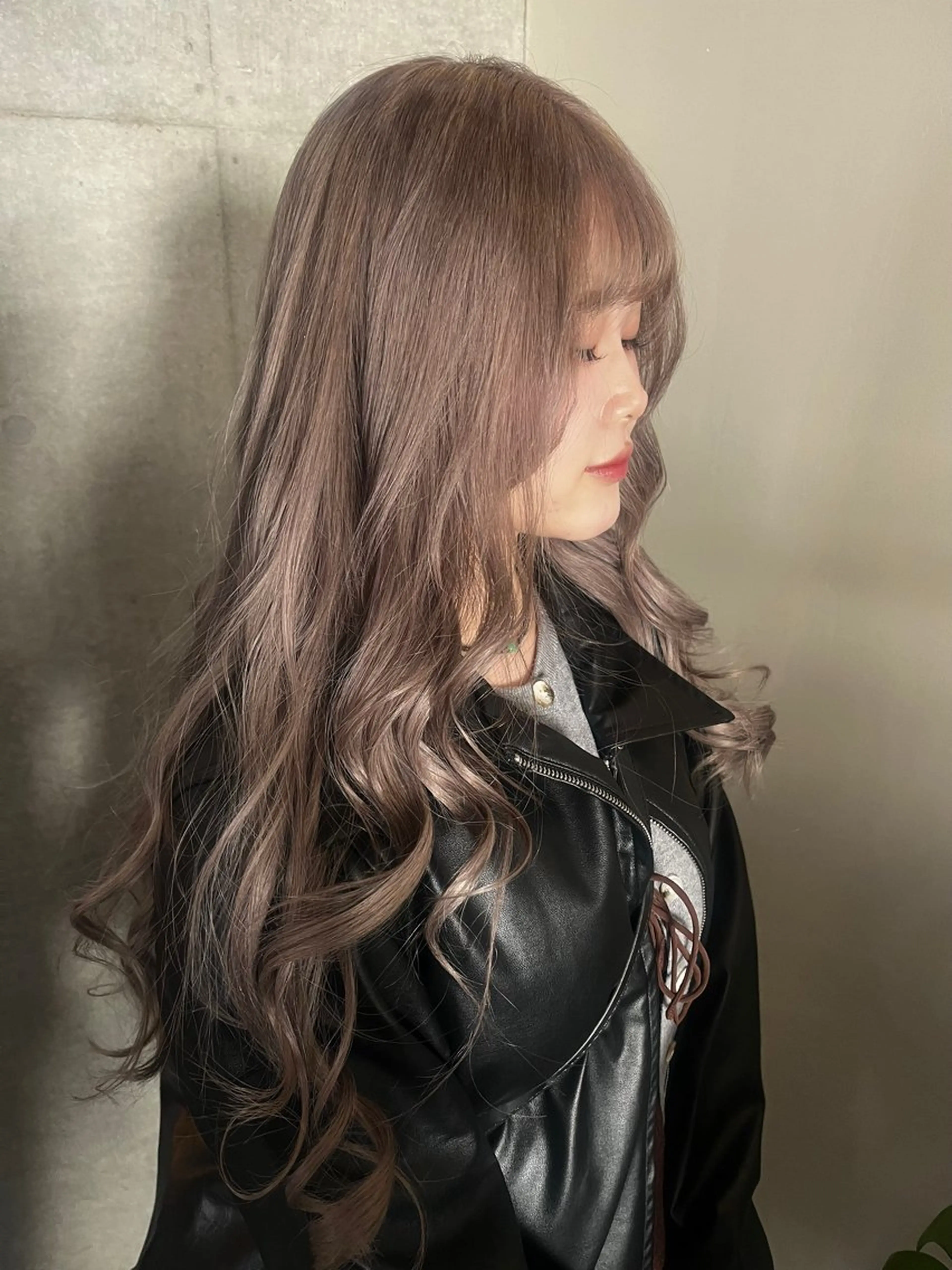 ロング カラー ベージュカラー シルバー シルバーベージュ 韓国ボブ/ハッシュ カットKIRAのヘアスタイル