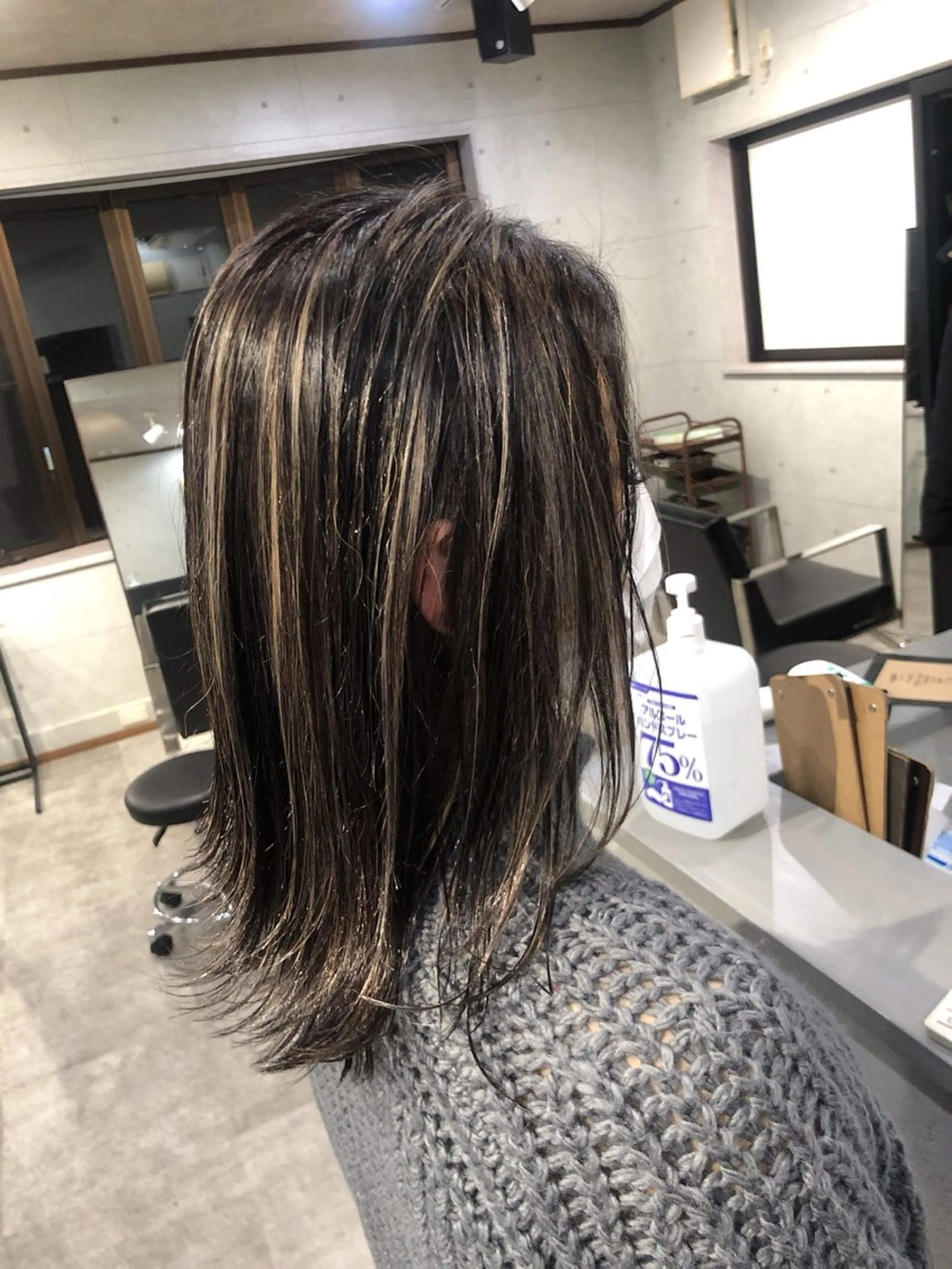 ミディアム ボブ くびれヘア くせ毛 髪質改善 切りっぱなしロブ カット ヘアカラー REVE美容室 REVEマツエクのヘアスタイル