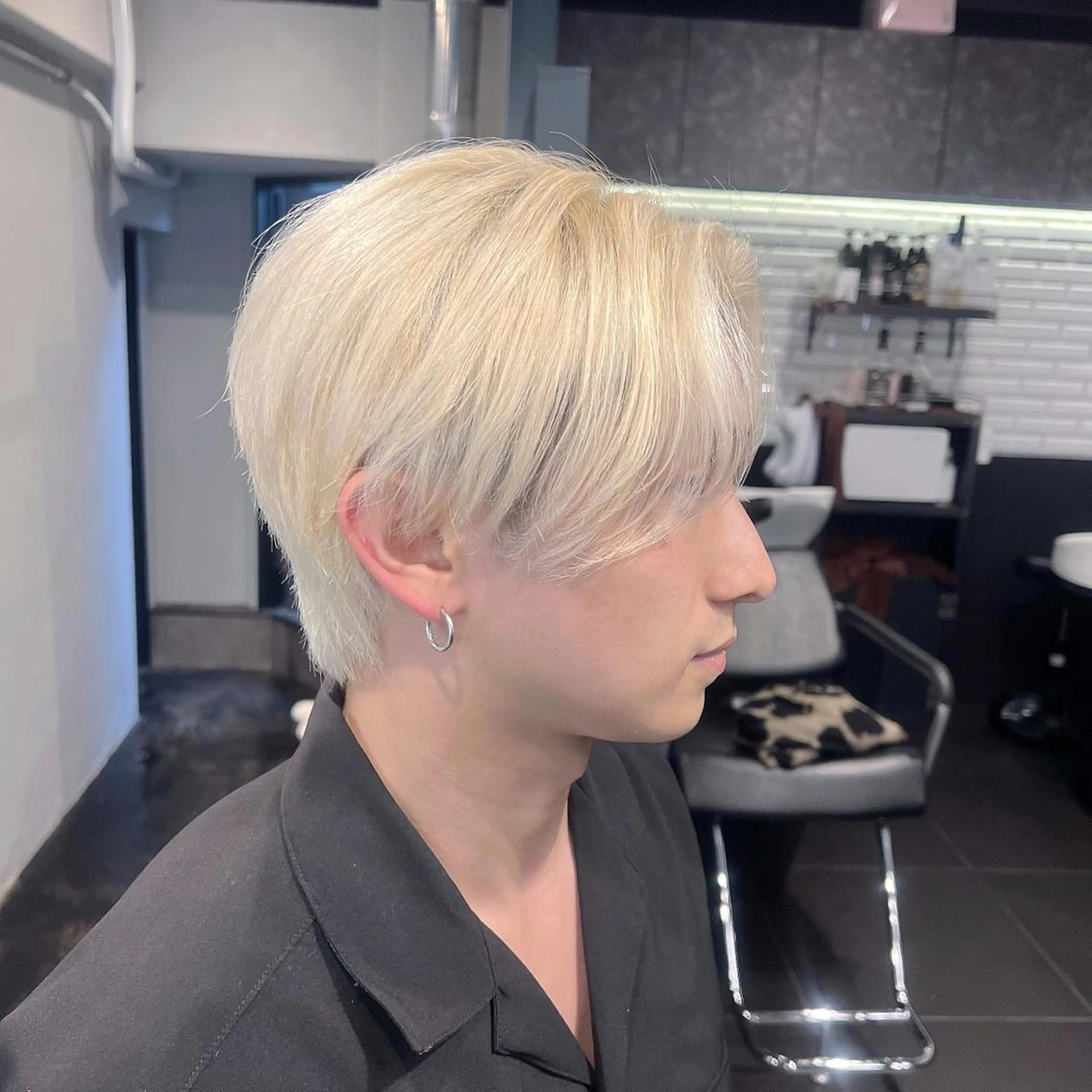 ショート カラー パーマ メンズ メンズブリーチ センターパート ブリーチ ブロンド ホワイトブロンド メンズ特化/パーマ/ メッシュ/竜成のヘアスタイル