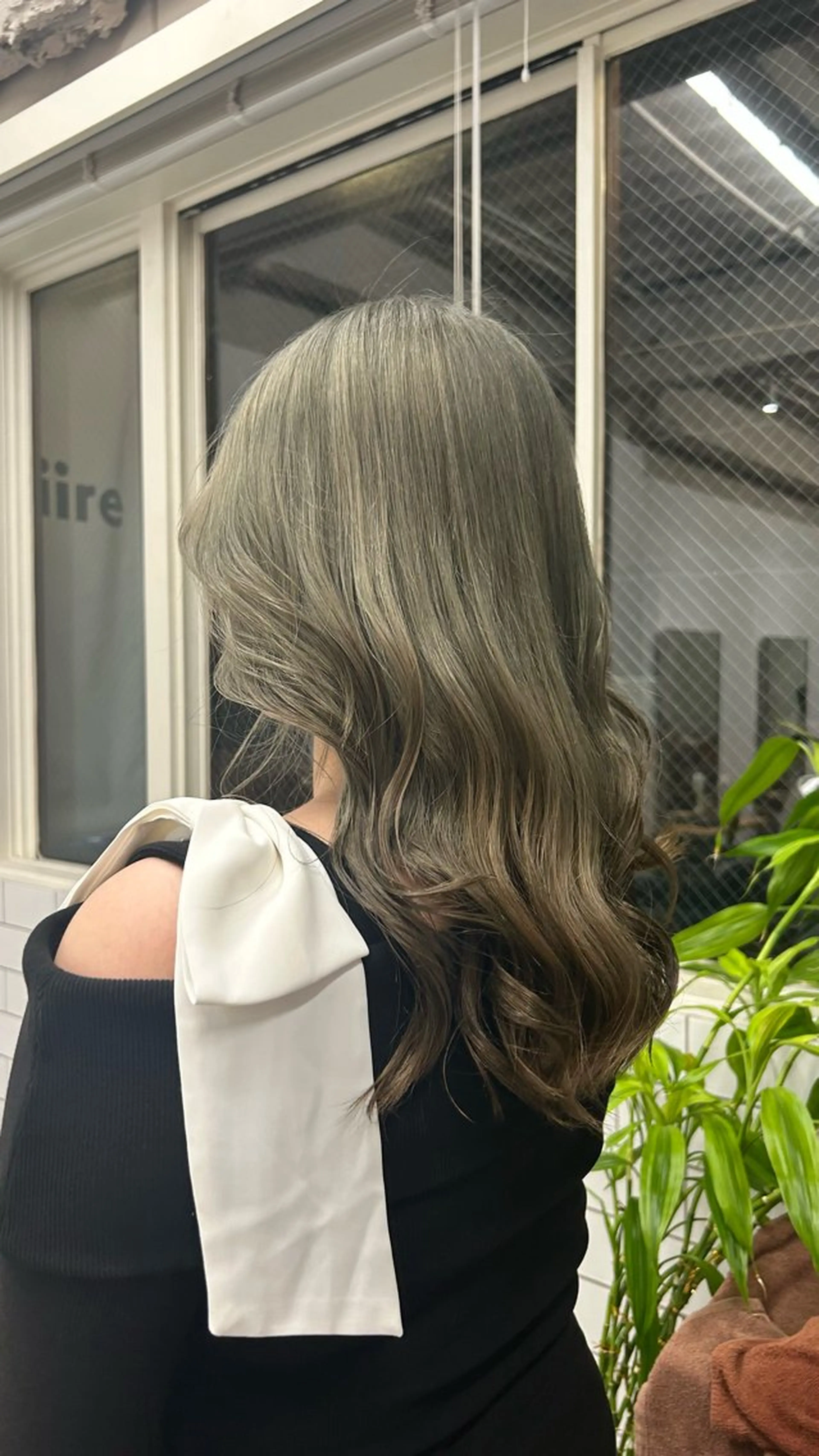 カラー ユイ コハルのヘアスタイル