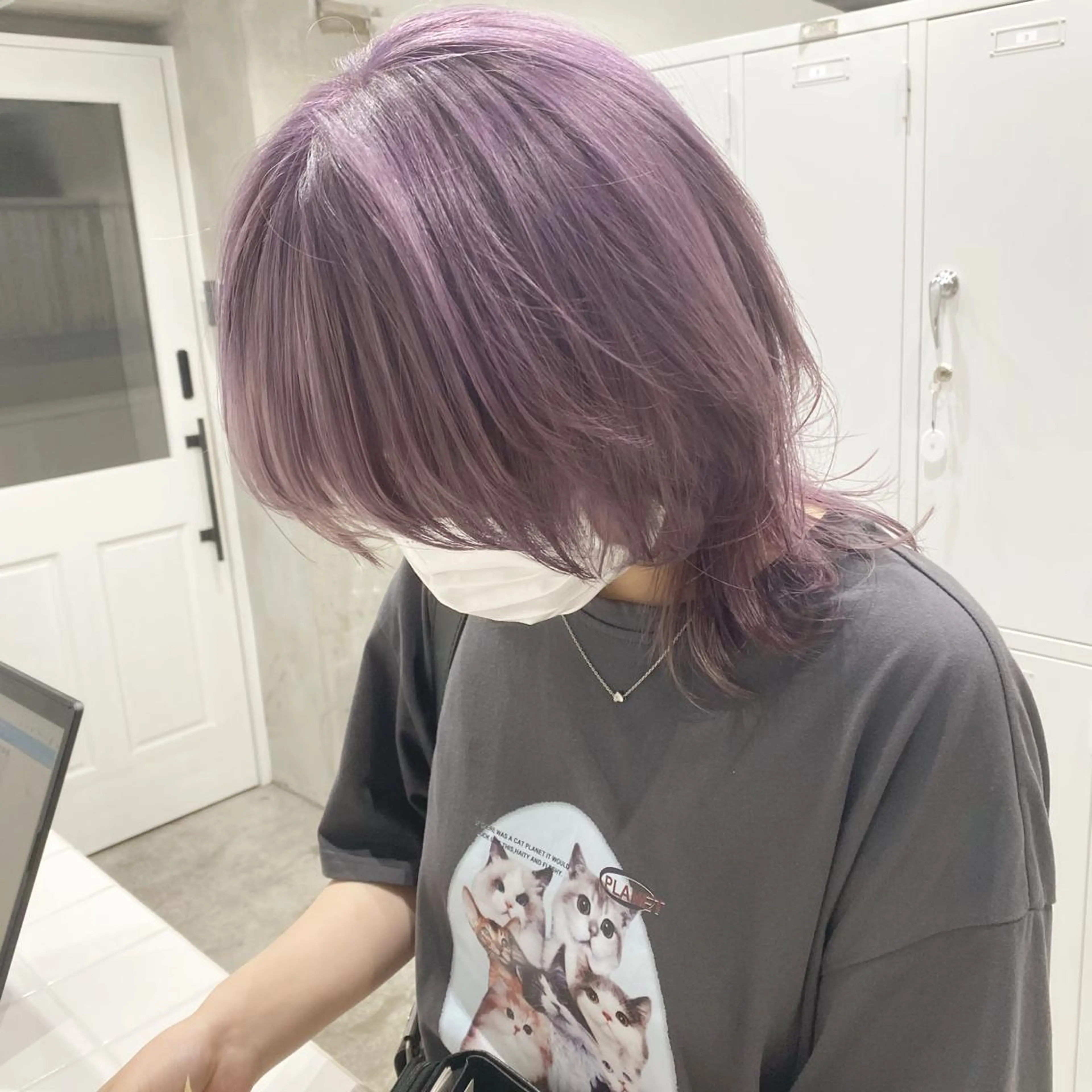 ミディアム カラー ヘアアレンジ 切りっぱなしボブ ミディアムパーマ アッシュ アッシュグレー バレイヤージュ ササキカズマ〻透明感 〻色落ち〻赤み消しのヘアスタイル