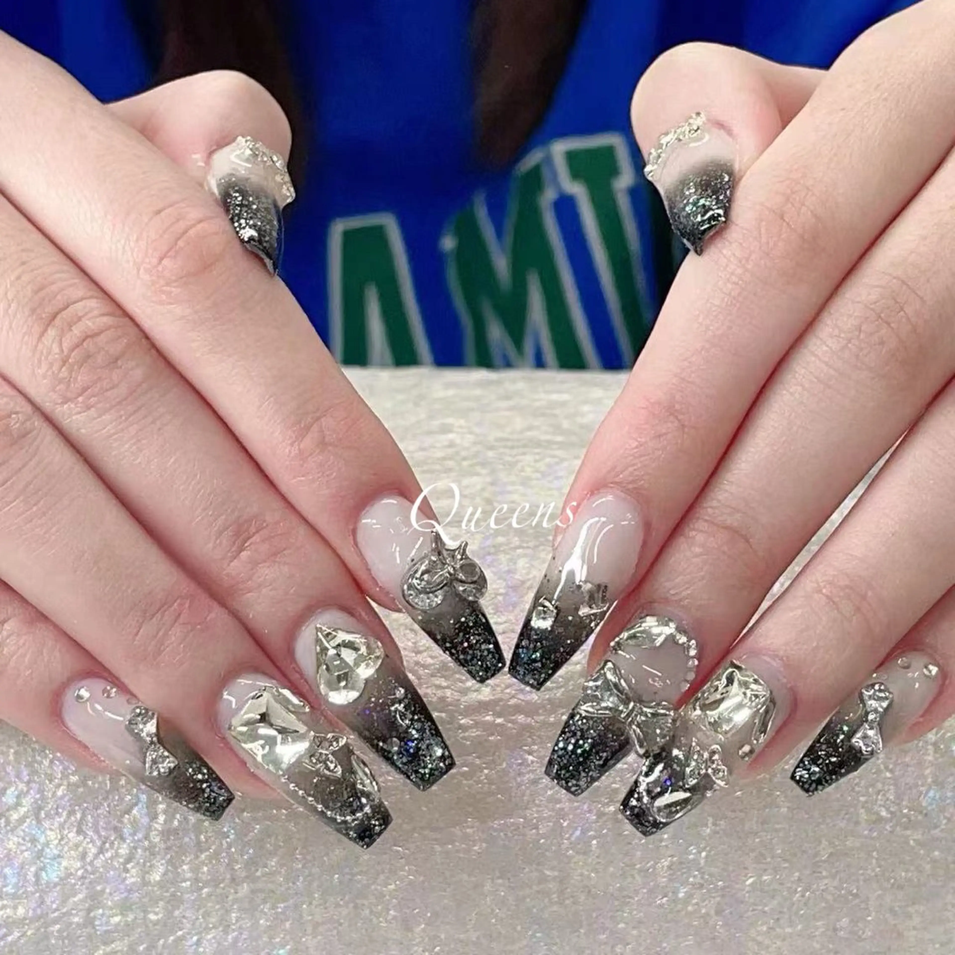 ネイル ハンドネイル Queens テイのネイルデザイン