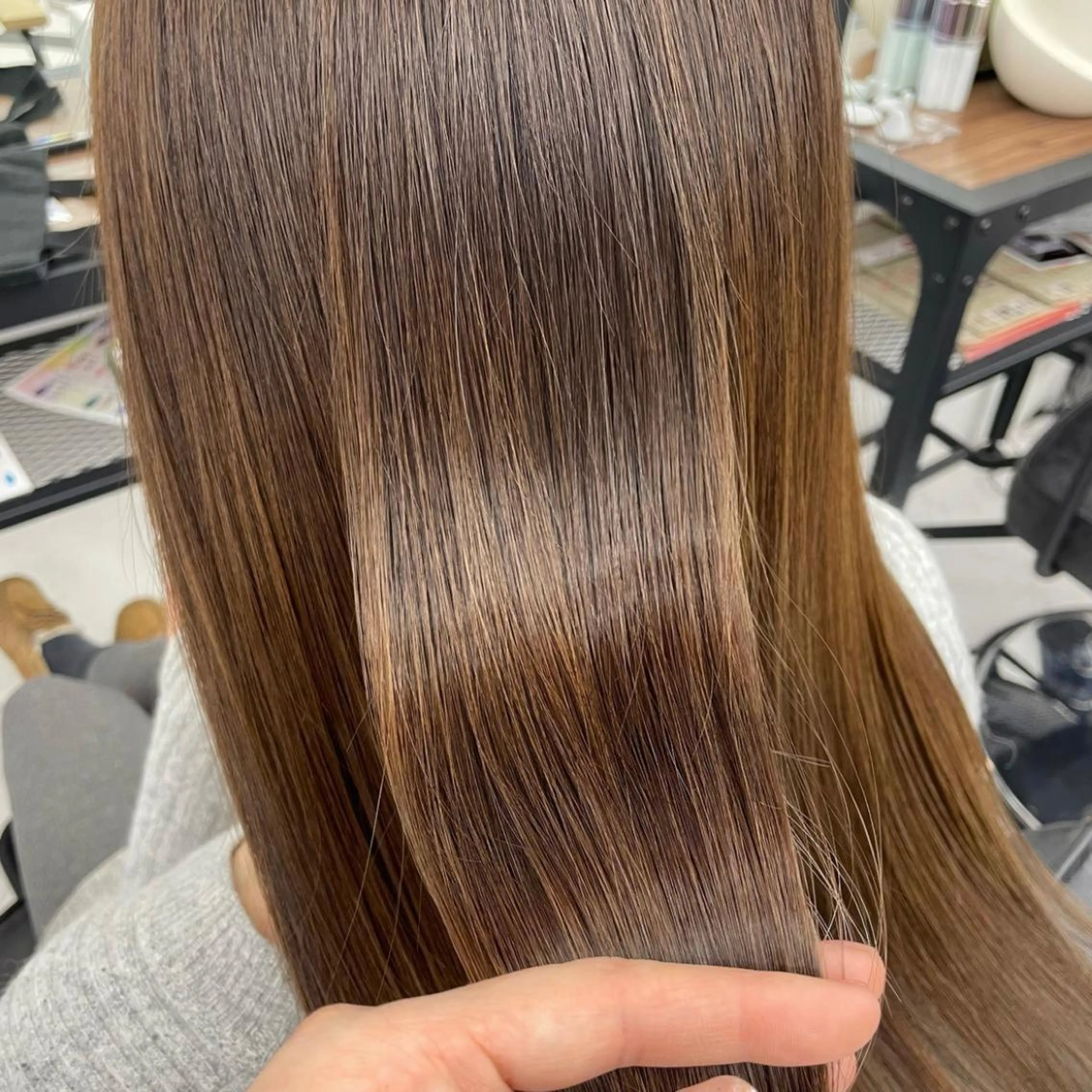 ミディアム カラー パーマ ヘアアレンジ メンズ キッズ ネイル マツエク・マツパ アイブロウ ブラウン mona/ ストレートスタイル✨のヘアスタイル