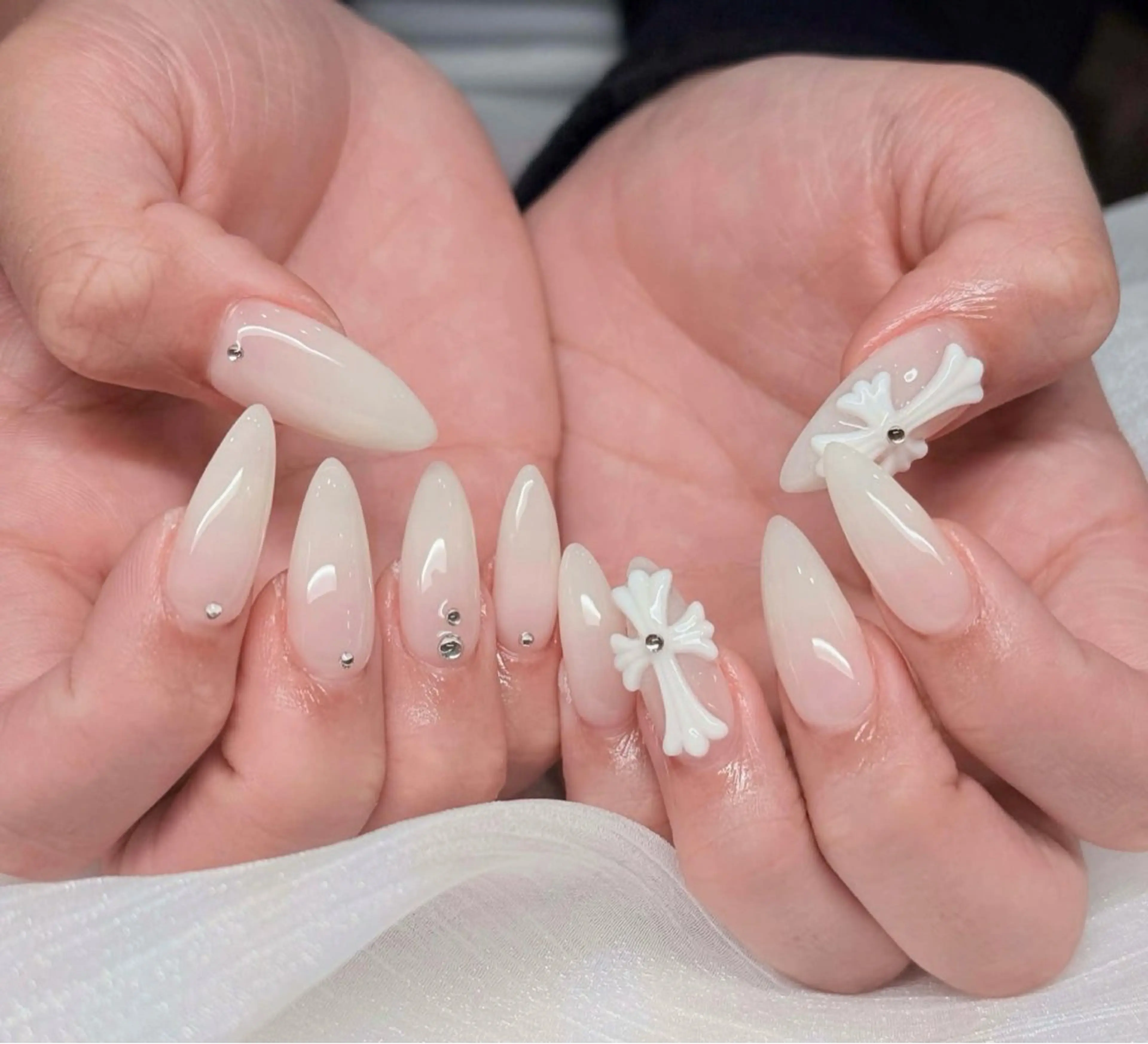 ネイル オーロラネイル ブルー チークネイル 長さ出し フットネイル ハンドネイル JIN 168 新大久保のネイルデザイン