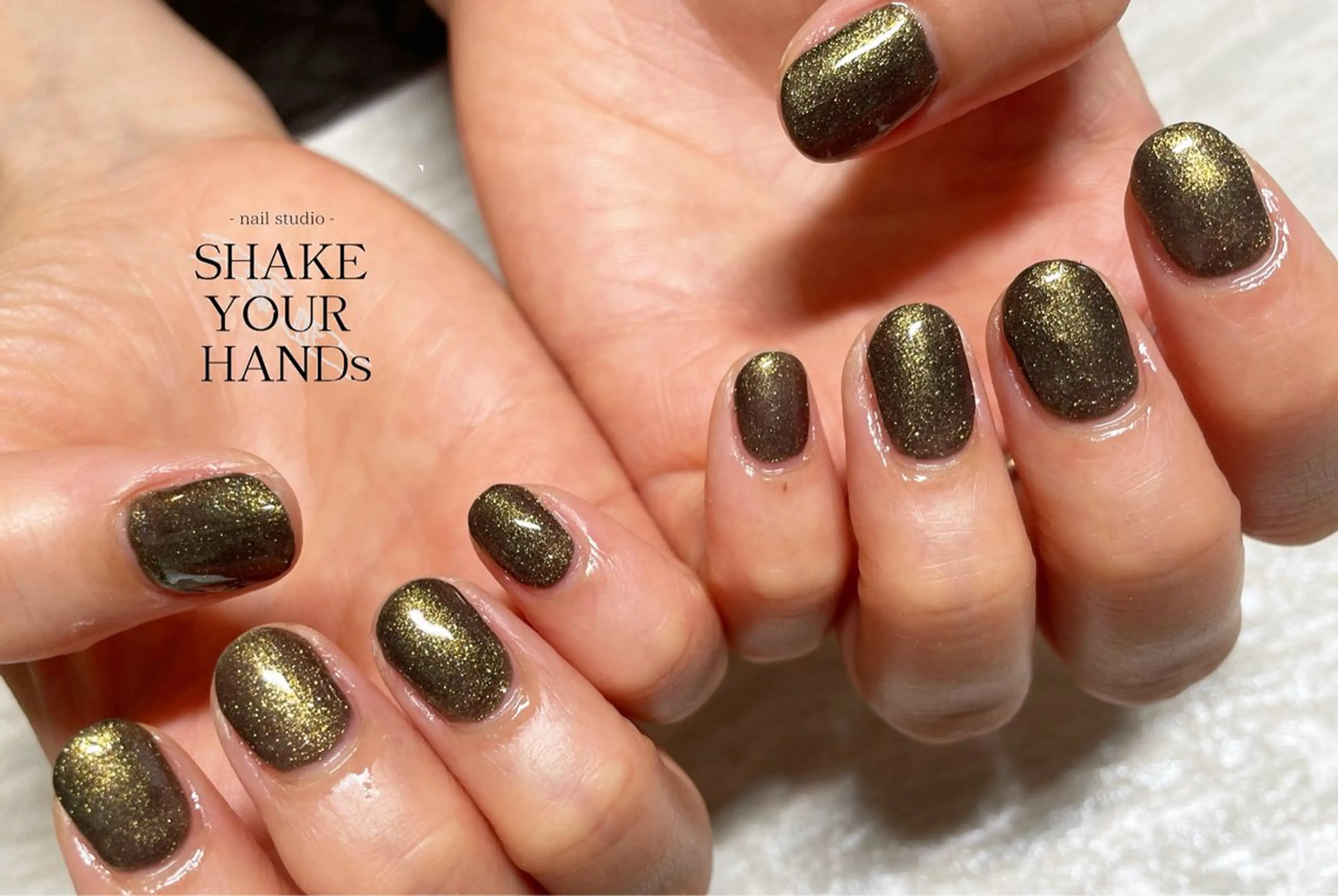 ネイル ゴールド ネイルスタジオ シェイクユアハンズのネイルデザイン