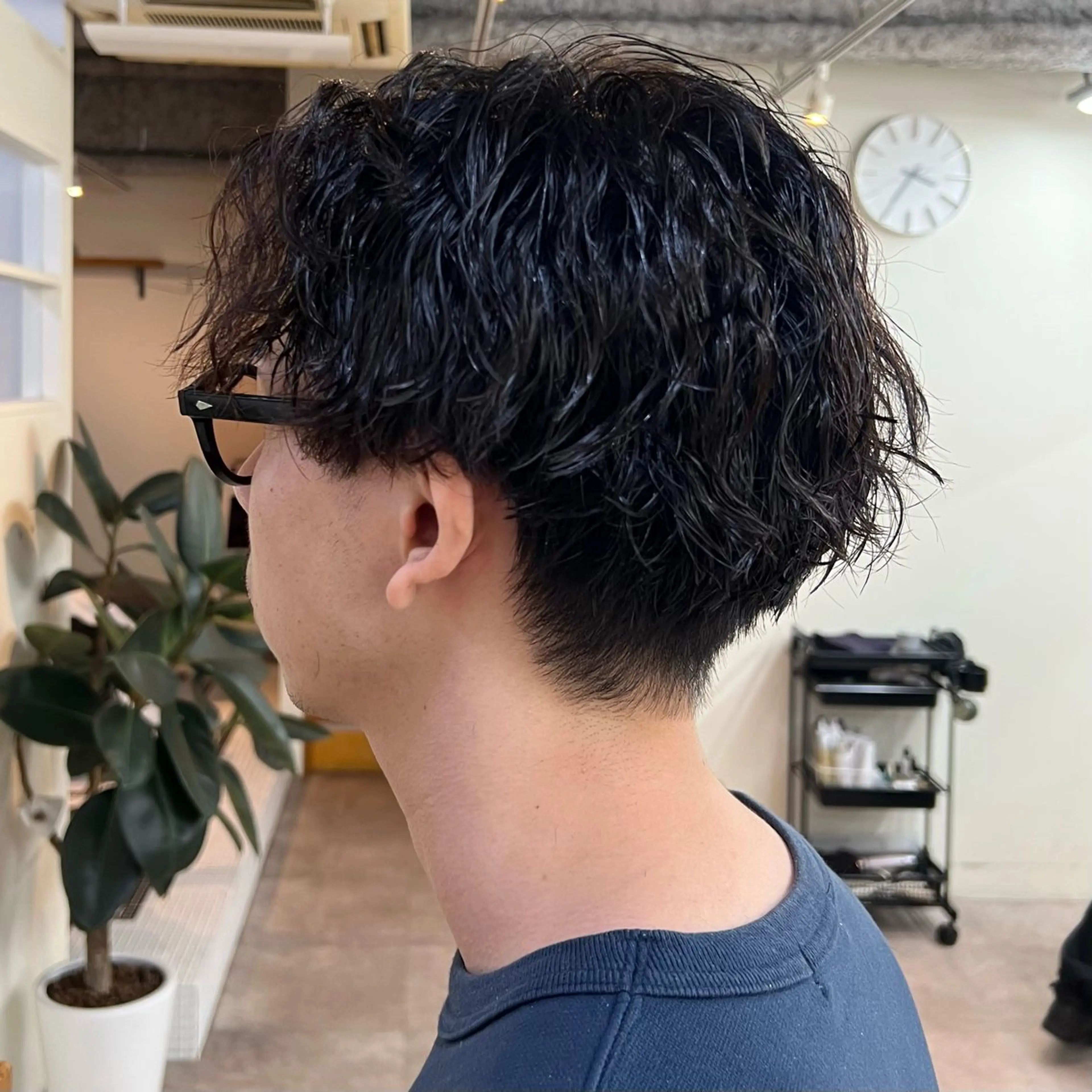 ショート メンズ メンズパーマ メンズツイストパーマ ツイストパーマ 大人メンズヘア メンズパーマSHUNのヘアスタイル