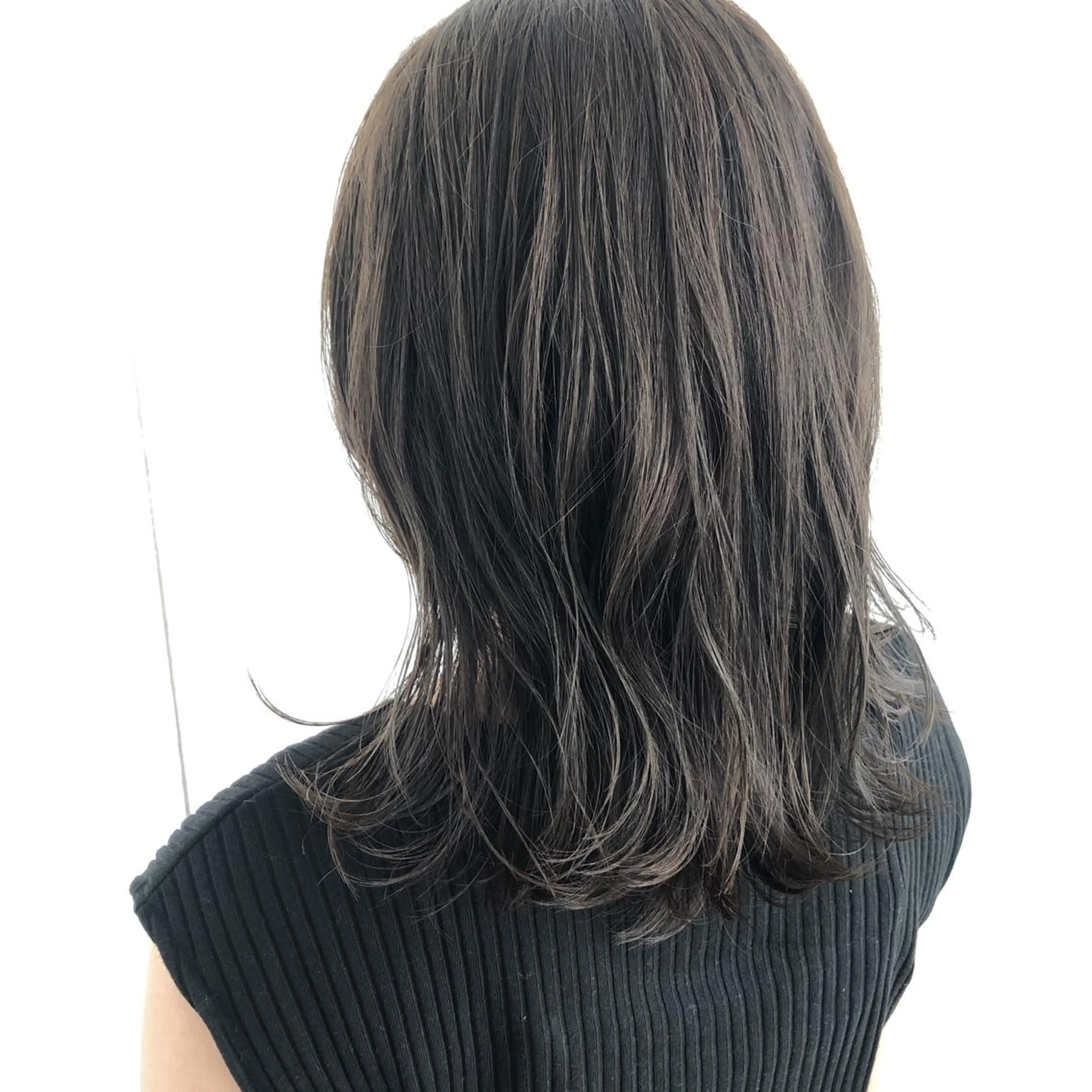 ミディアム カラー 日高 香織のヘアスタイル
