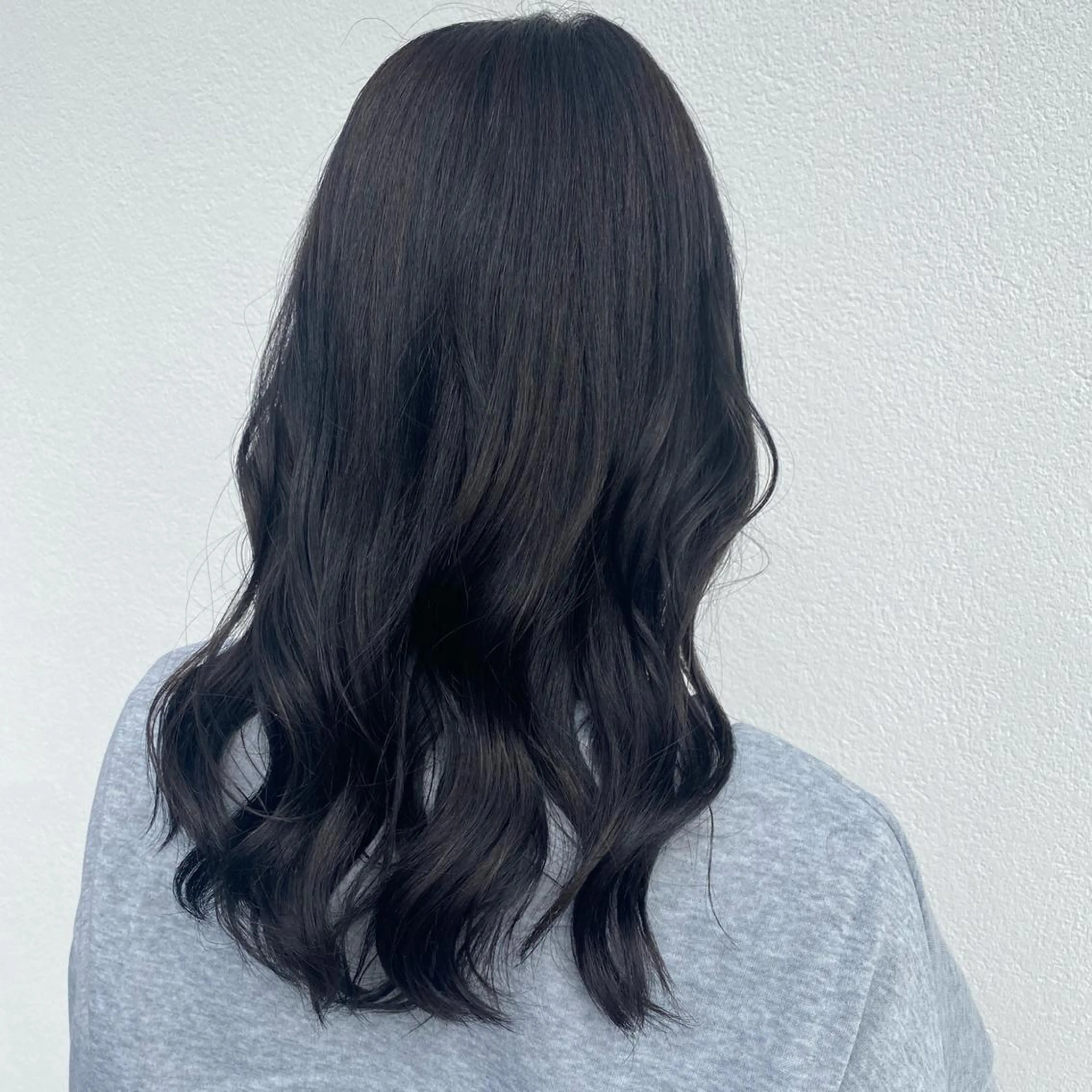 セミロング カラー バレイヤージュ ブリーチ ケアブリーチ ダークグレー ダークグレージュ ヘアカラー 韓国ヘア特化 💟 ララア 💟のヘアスタイル