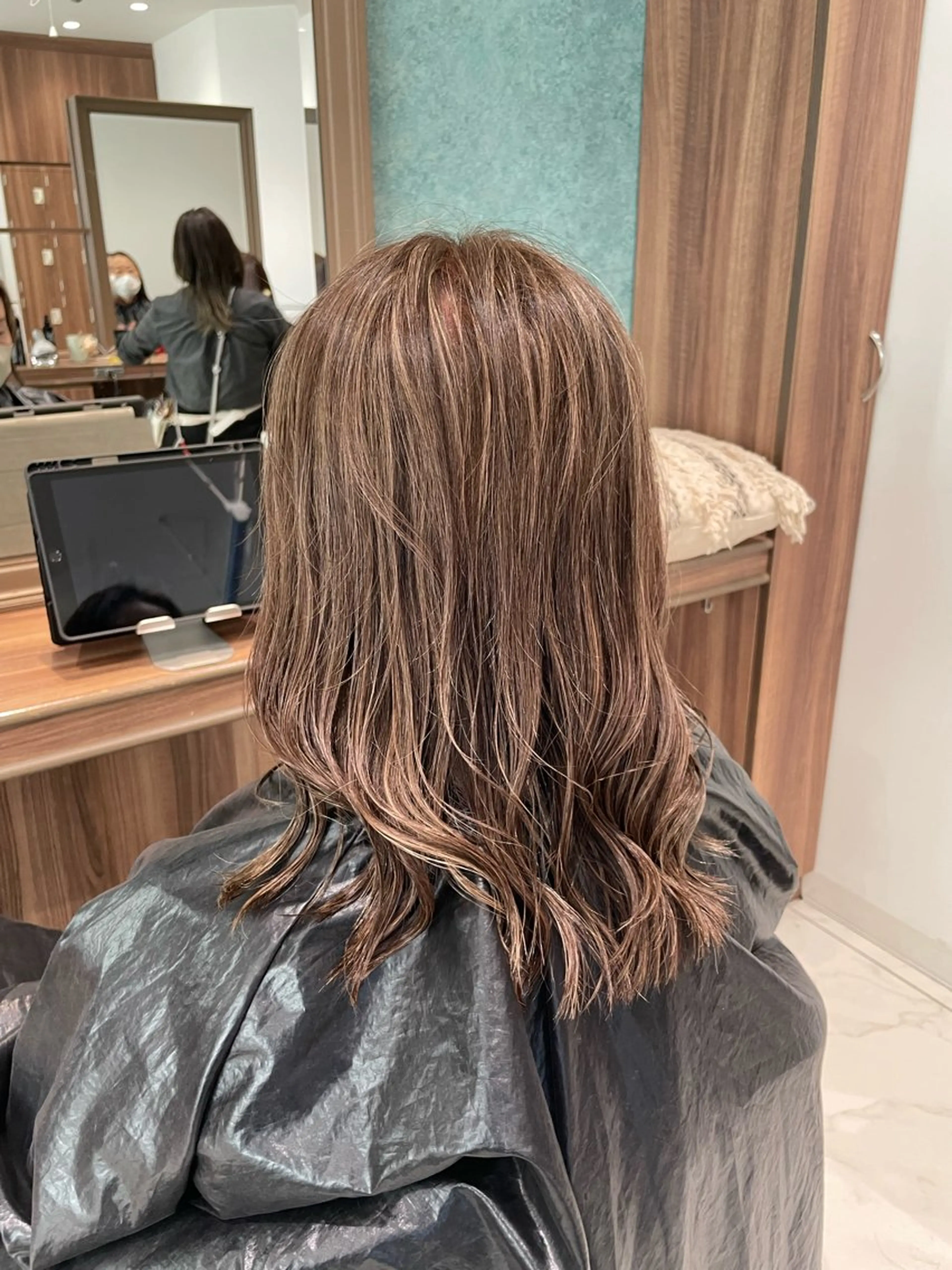 セミロング ハイライト ヘアカラー 🇰🇷韓国ヘア★ 副店長.쿠리타⭐︎のヘアスタイル