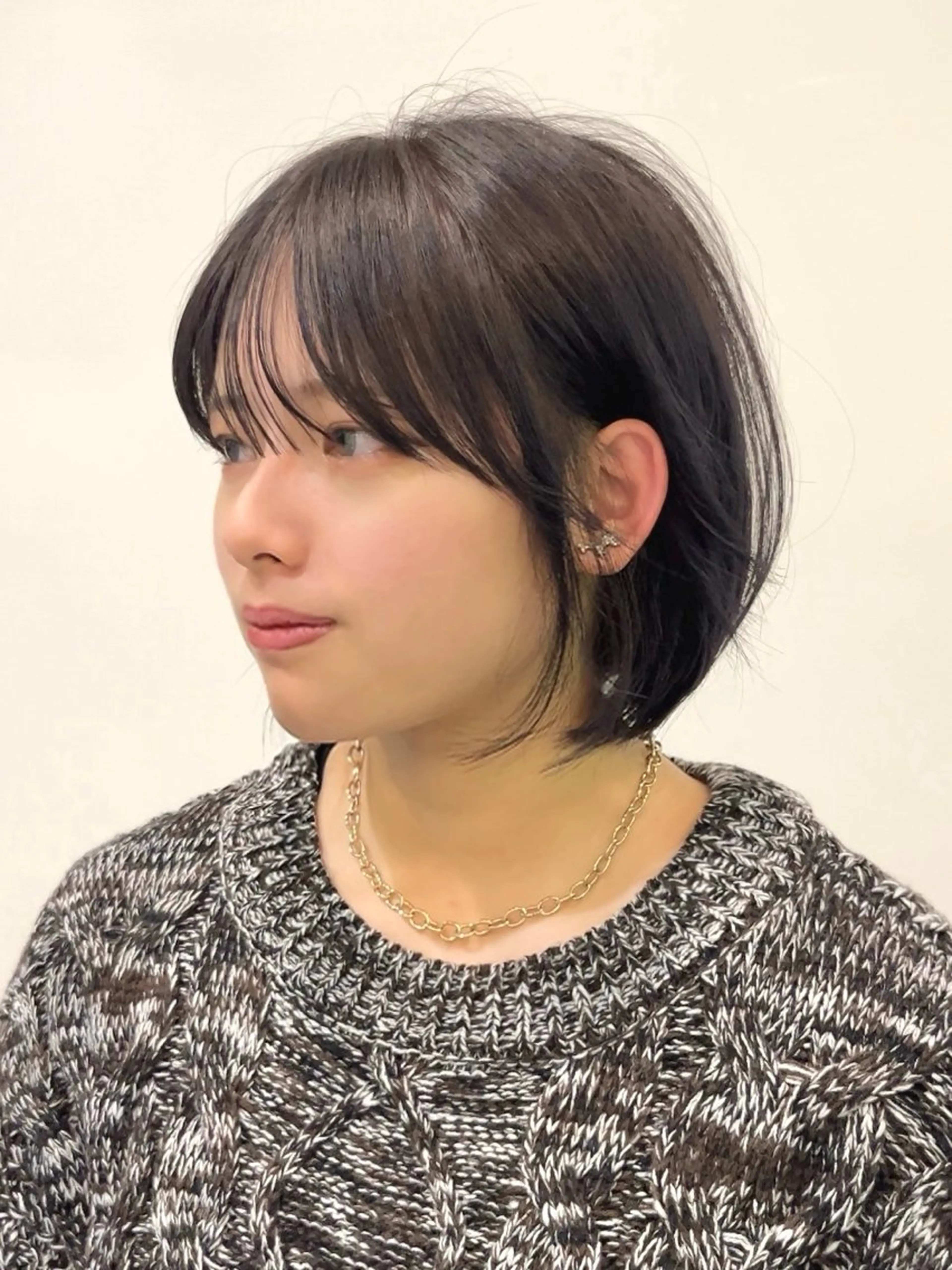 ミディアム くびれヘア 顔まわりレイヤー 韓国風ヘア レイヤーカット カット ヘアカラー VIEW EHIME 齋藤  あつきのヘアスタイル