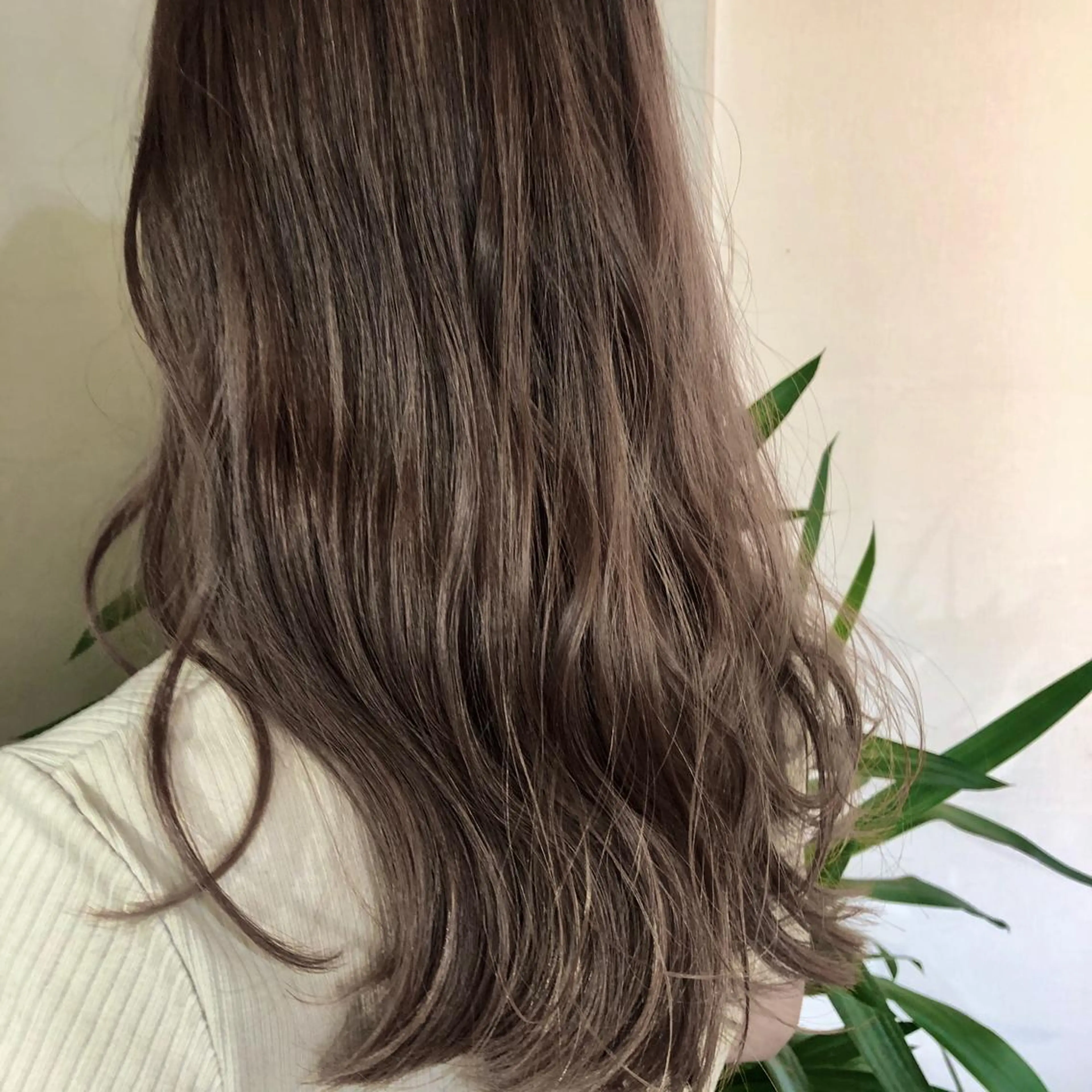 ミディアム ハイライト 仲間 菜々世のヘアスタイル