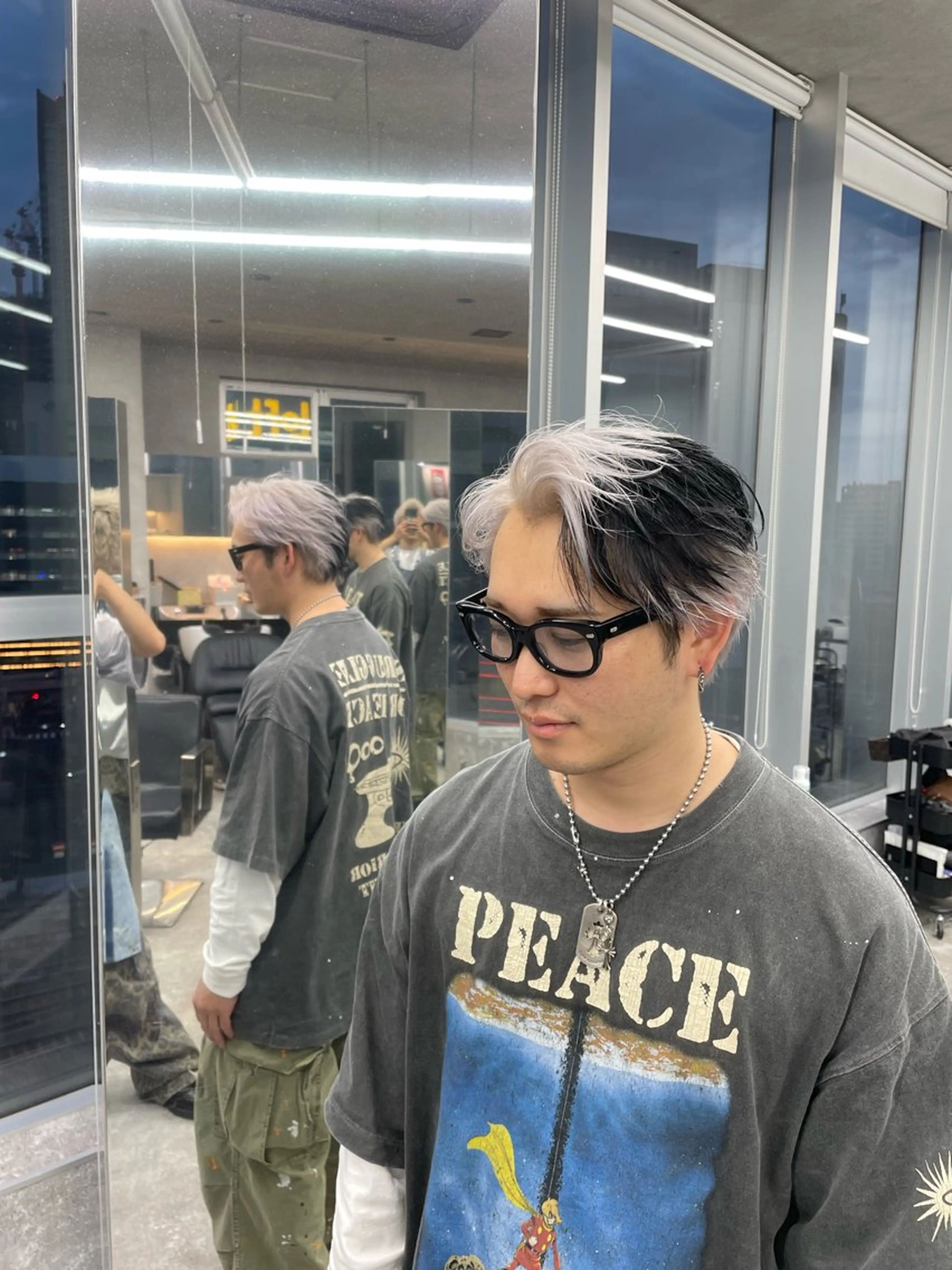 ショート カラー メンズ メンズブリーチ メンズハイトーン ブリーチ デザインカラー ハイトーンカラー カット 神戸三宮ダメージレス ブリーチ特化 麟太郎のヘアスタイル