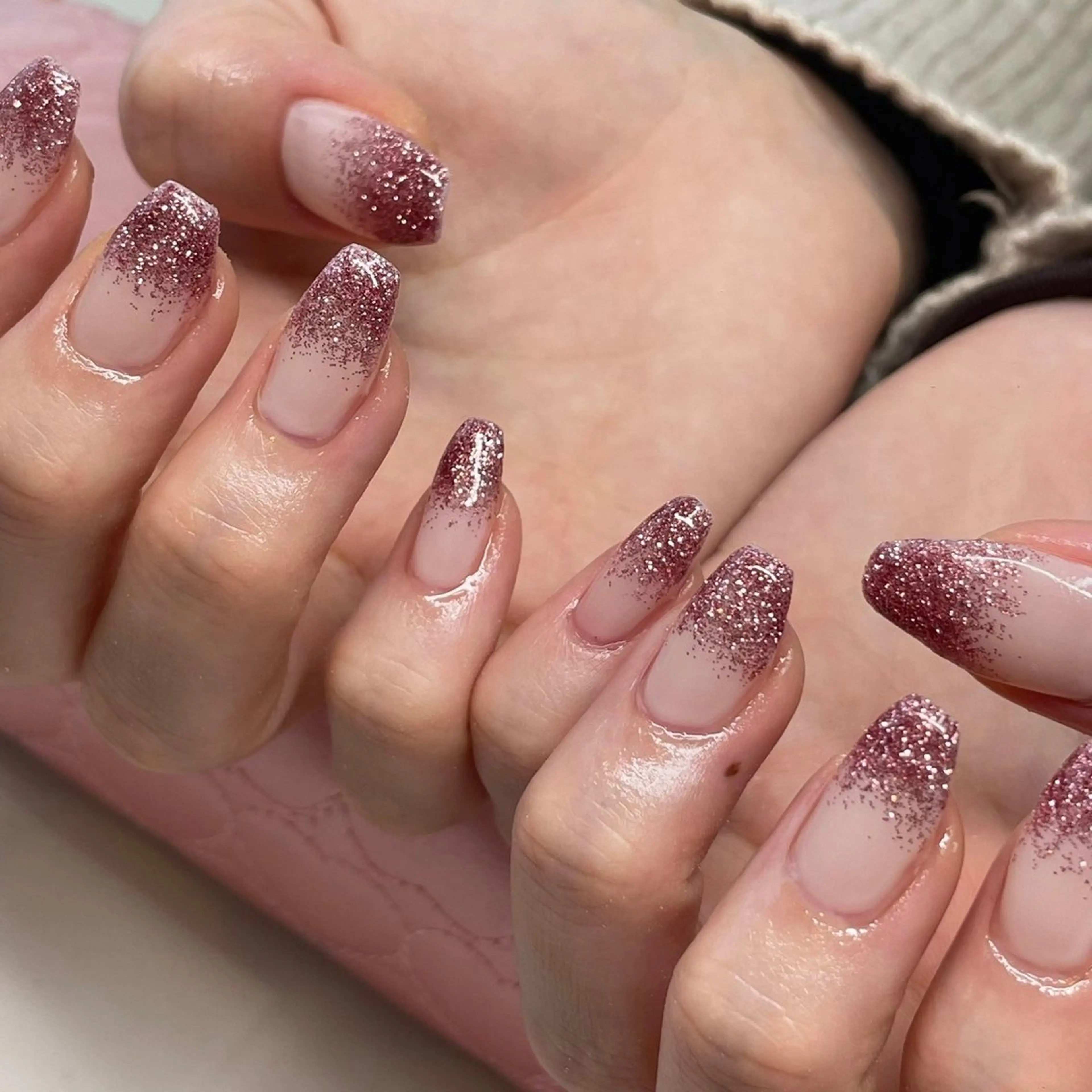 ネイル 長さ出し ガーリー キラキラネイル ピンク 心斎橋Salon Epokkuのネイルデザイン