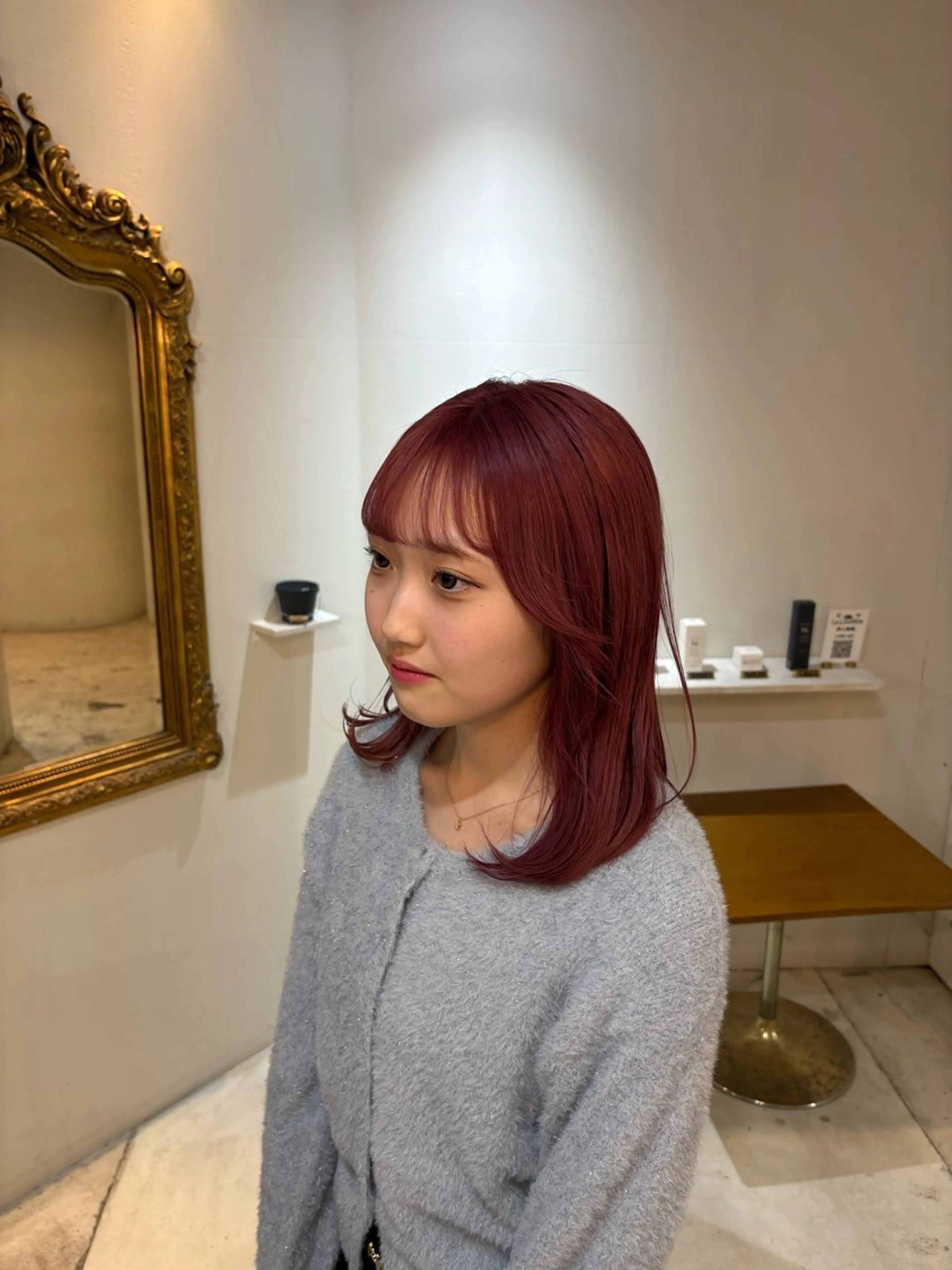 ミディアム 🩶ハイトーン🖤 URARAのヘアスタイル