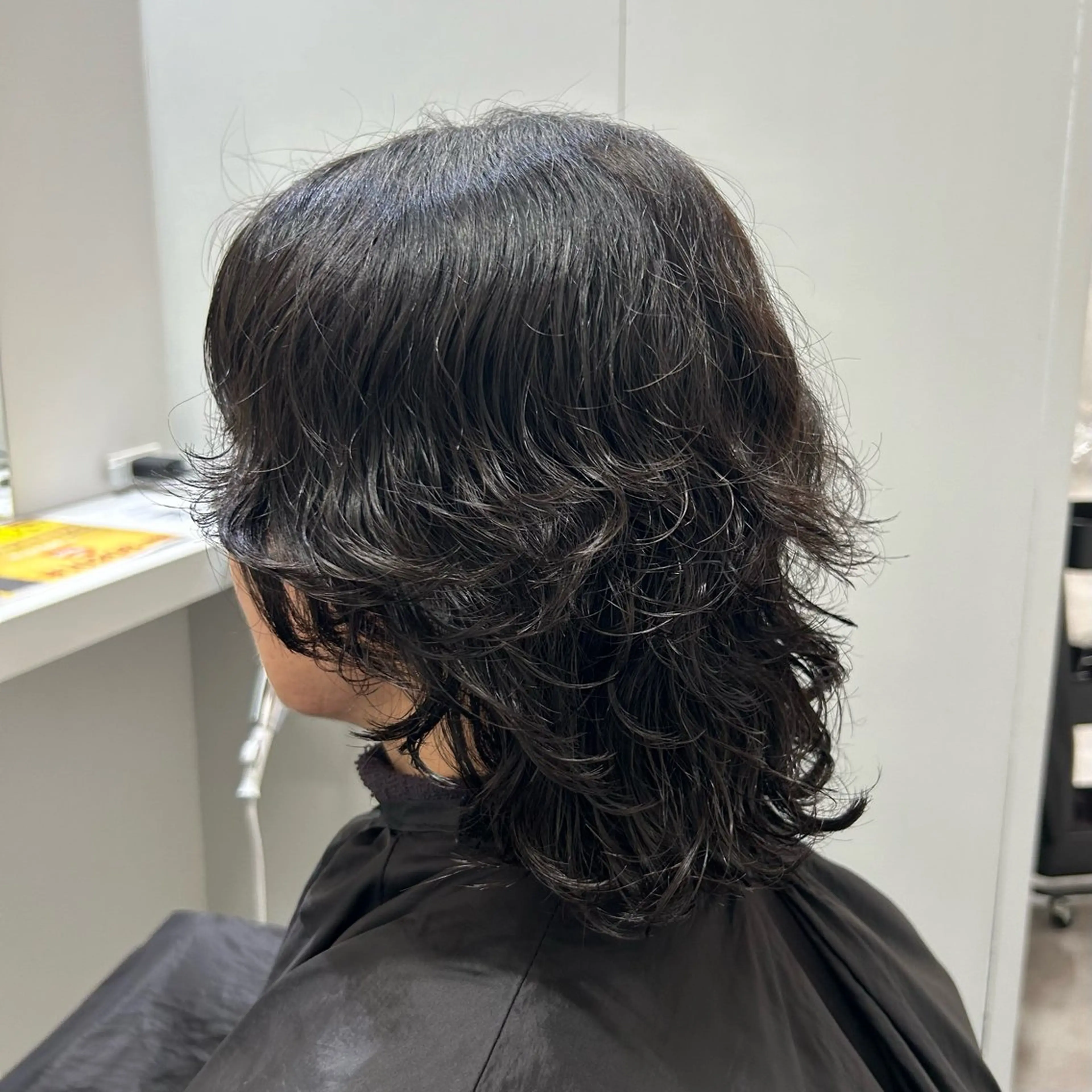 ミディアム パーマ ミディアムパーマ ボブ レイヤーカット プードルパーマ カット パーマ がもう ゆいこのヘアスタイル