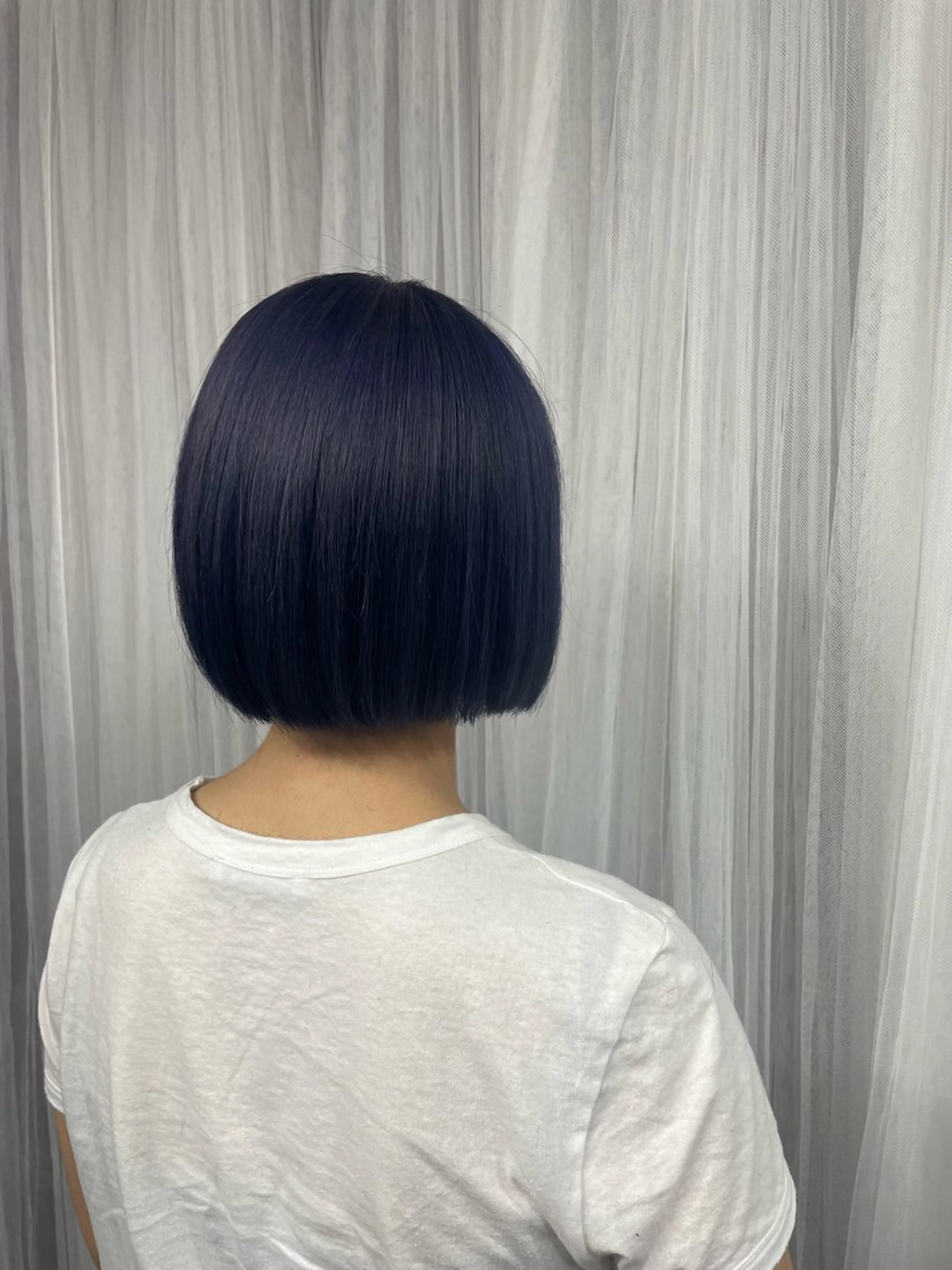 ショート パープルカラー ボブ カット ヘアカラー トリートメント 手塚 由佳のヘアスタイル
