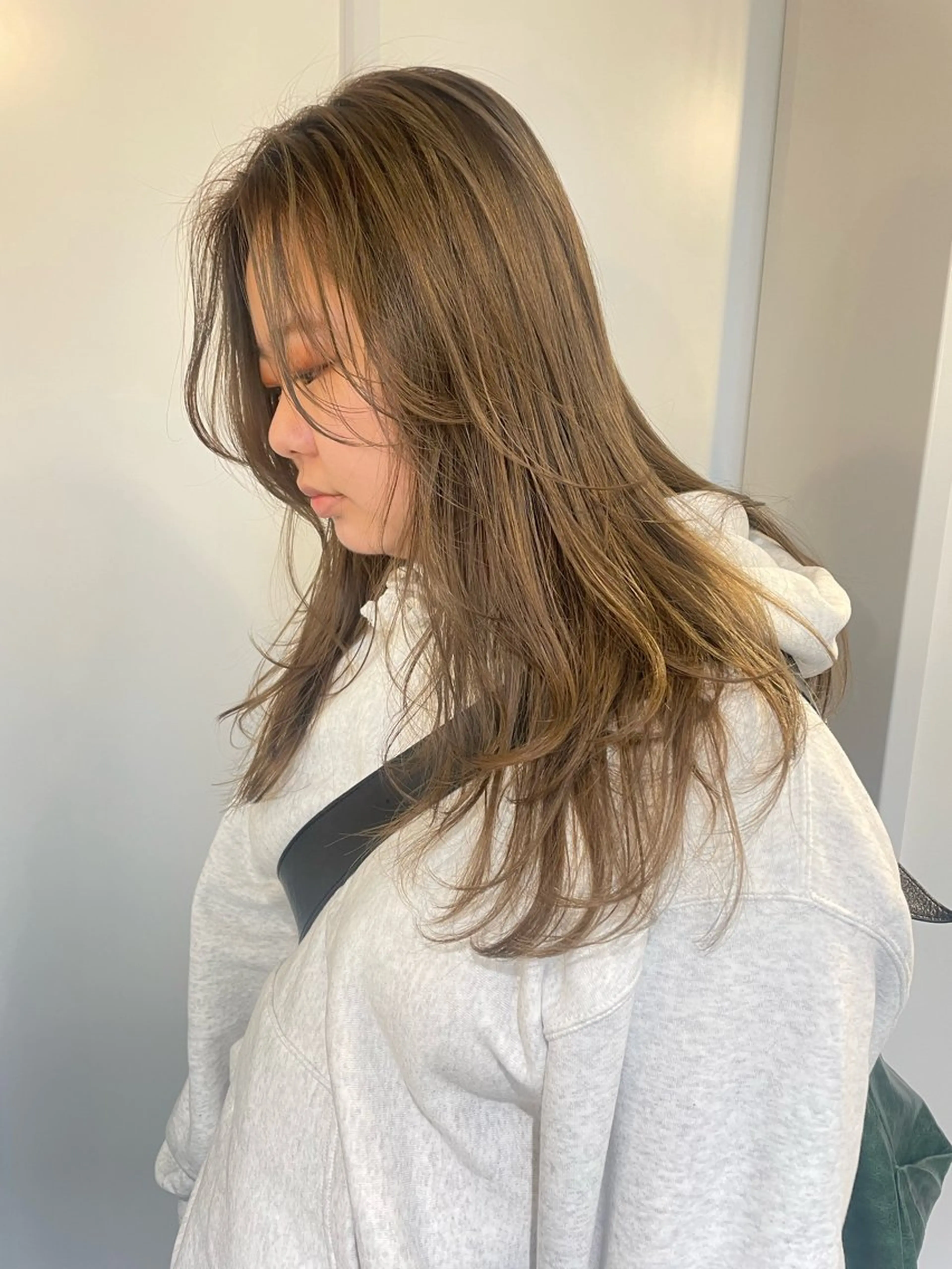 ロング カラー ベージュカラー カット ヘアカラー 狩野 羅夢のヘアスタイル