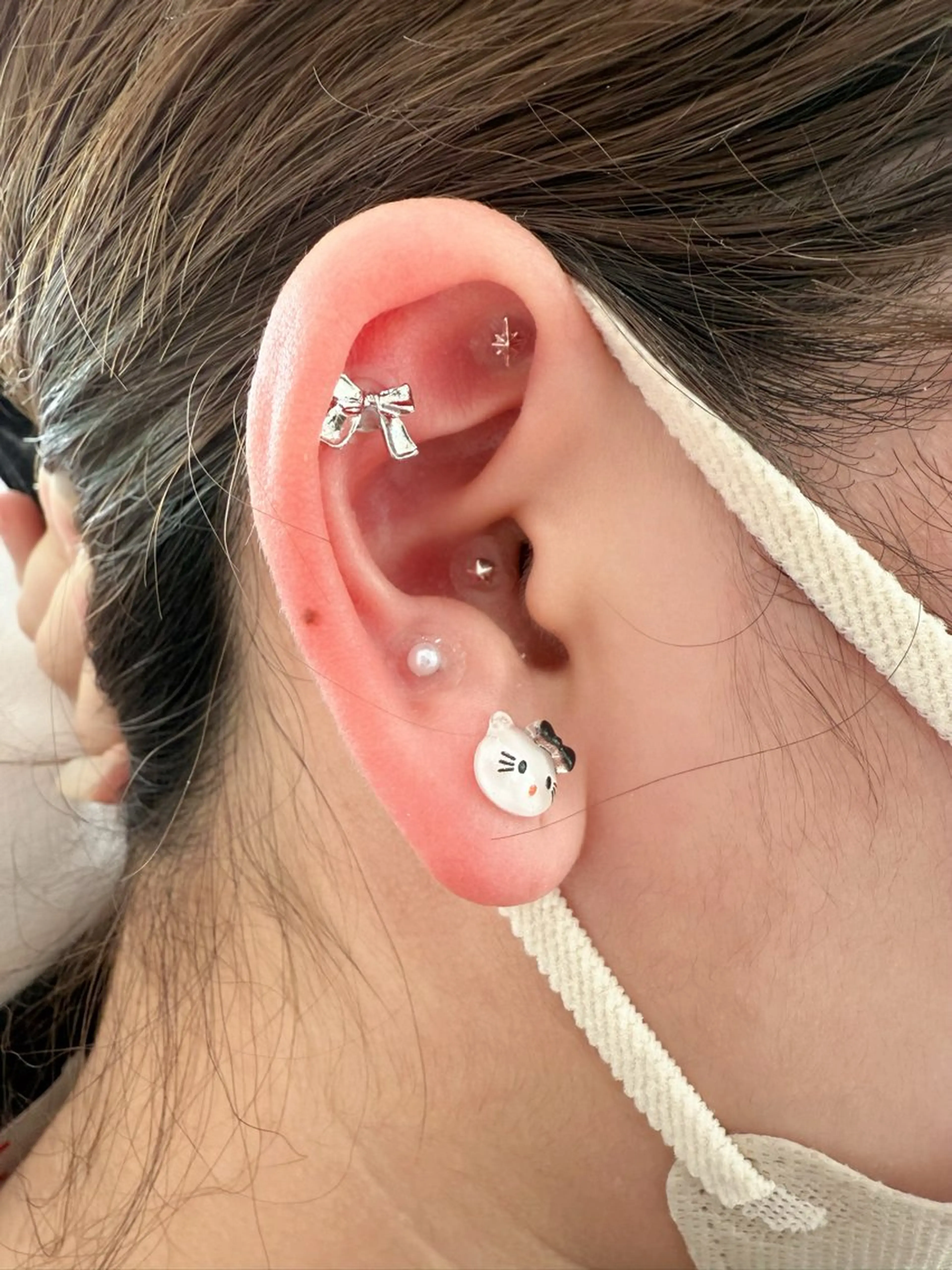 耳ツボジュエル✨ (両耳10粒)の写真