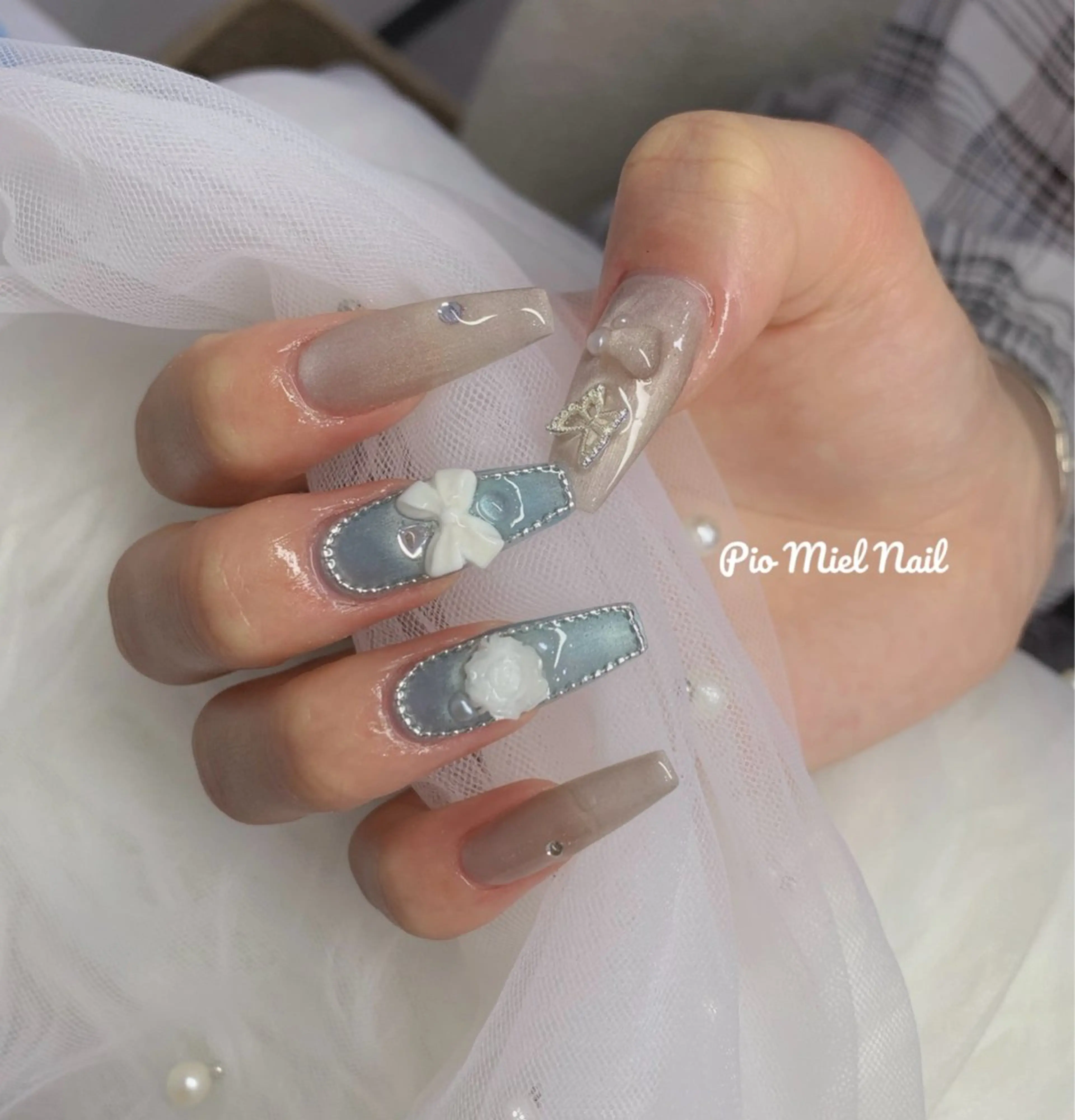 セミロング 韓国風ヘア Pio Mielのネイルデザイン