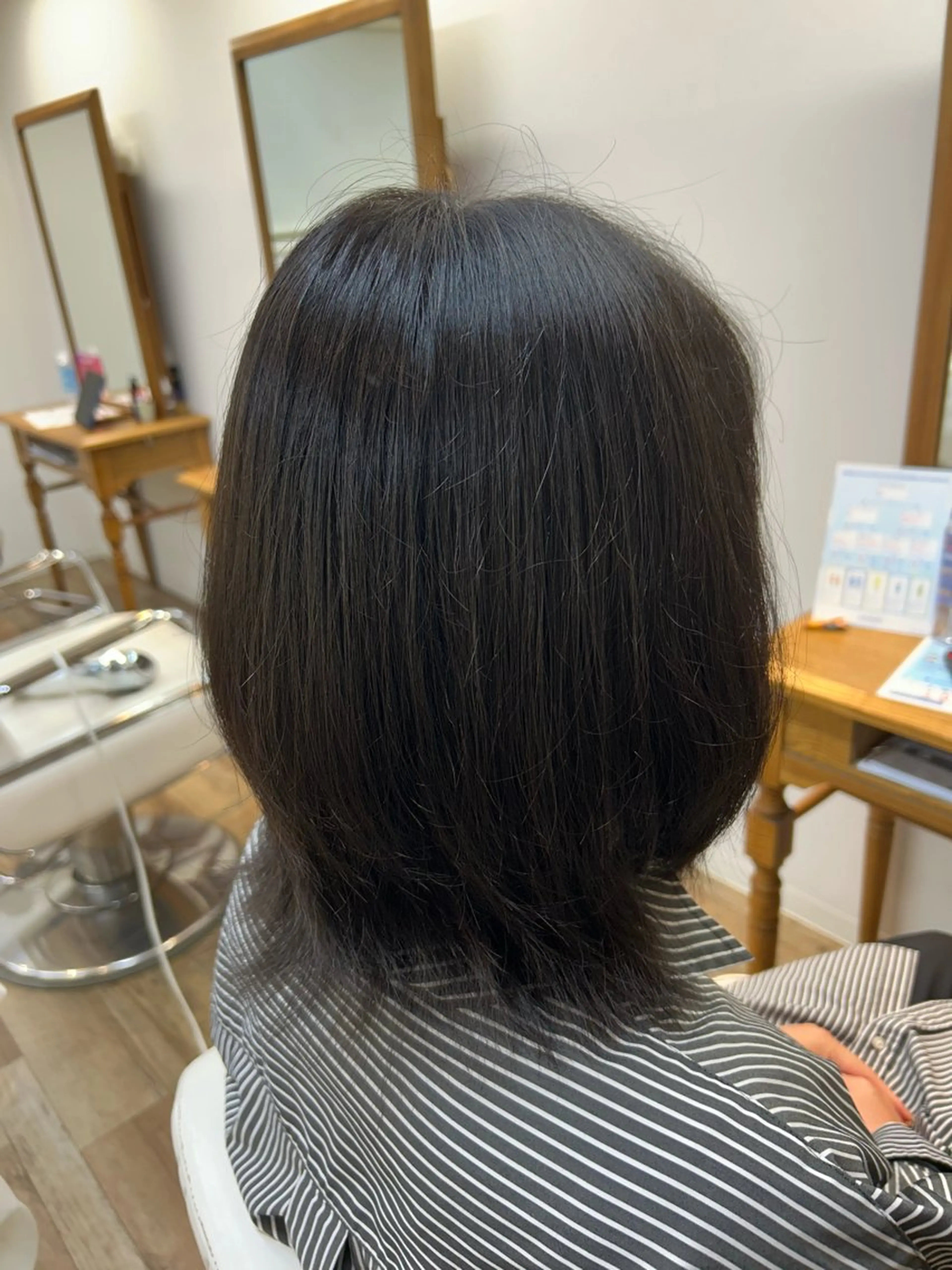 ミディアム カラー 黒髪 ブルーカラー ブルーブラック 麻生 湧雅のヘアスタイル