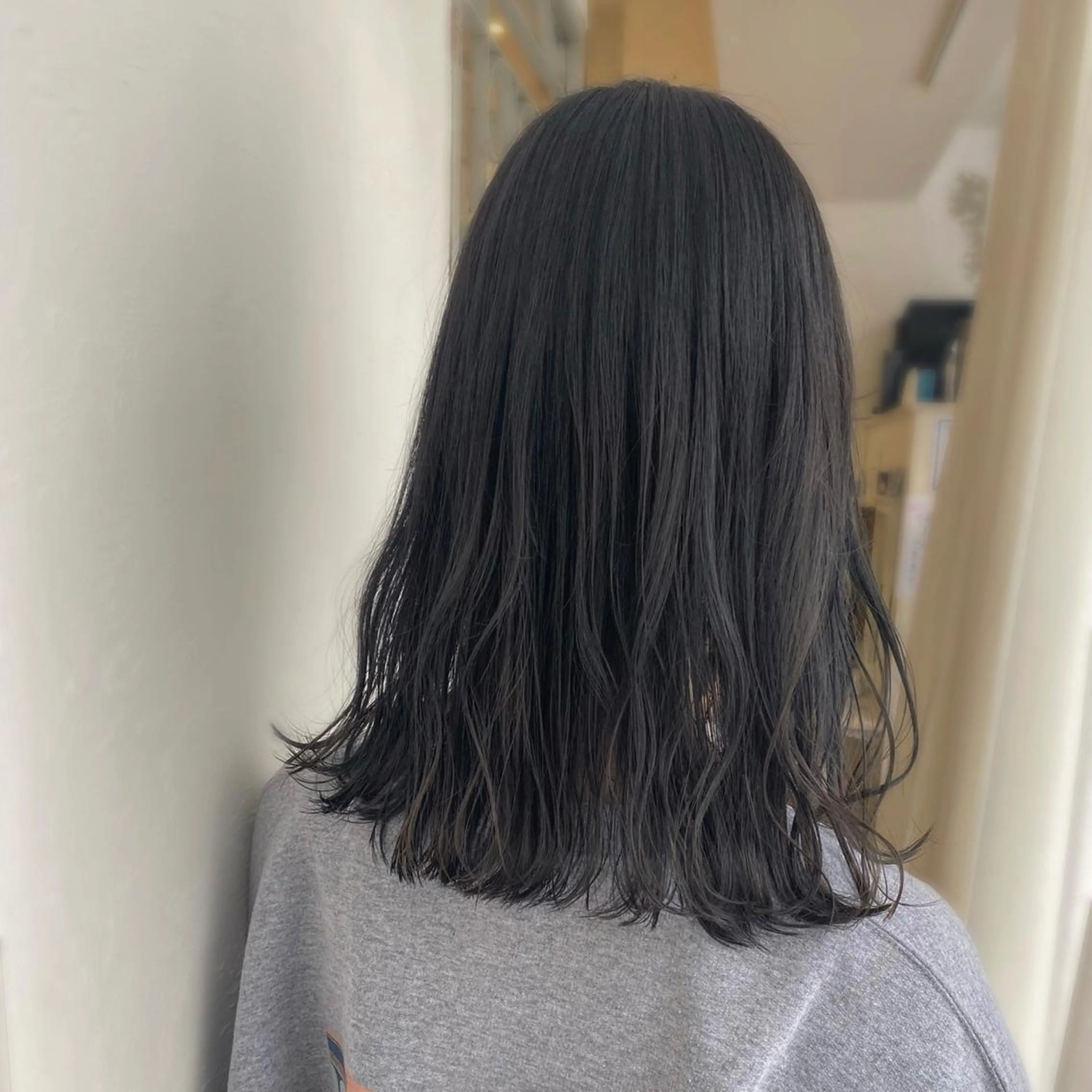 セミロング カラー 黒髪 ブルーカラー ブルーブラック 透明感カラー イルミナカラー 🍑もも 🍑のヘアスタイル