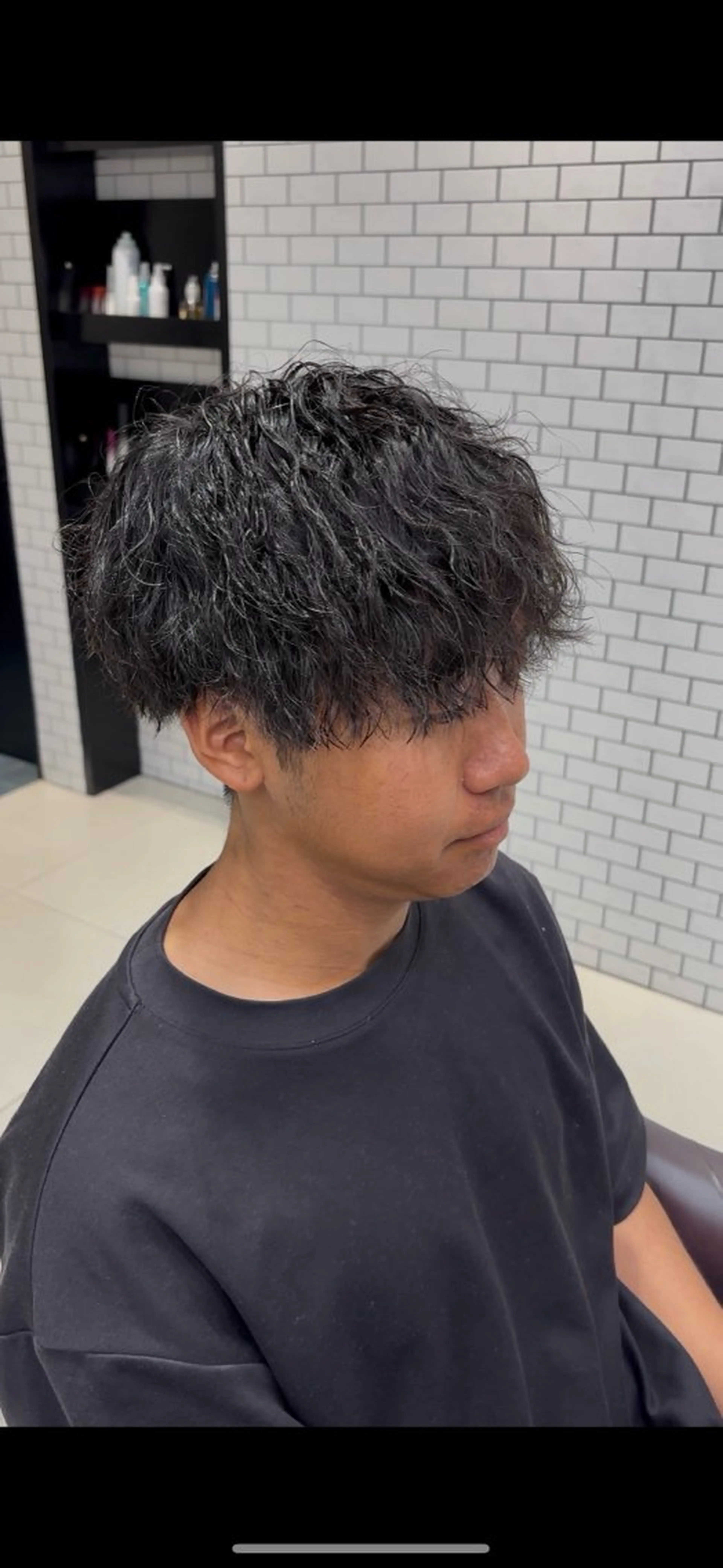 パーマ メンズ センターパート フェザーパーマ マッシュ メンズパーマ スパイキーショート パーマ 目崎 丞のヘアスタイル