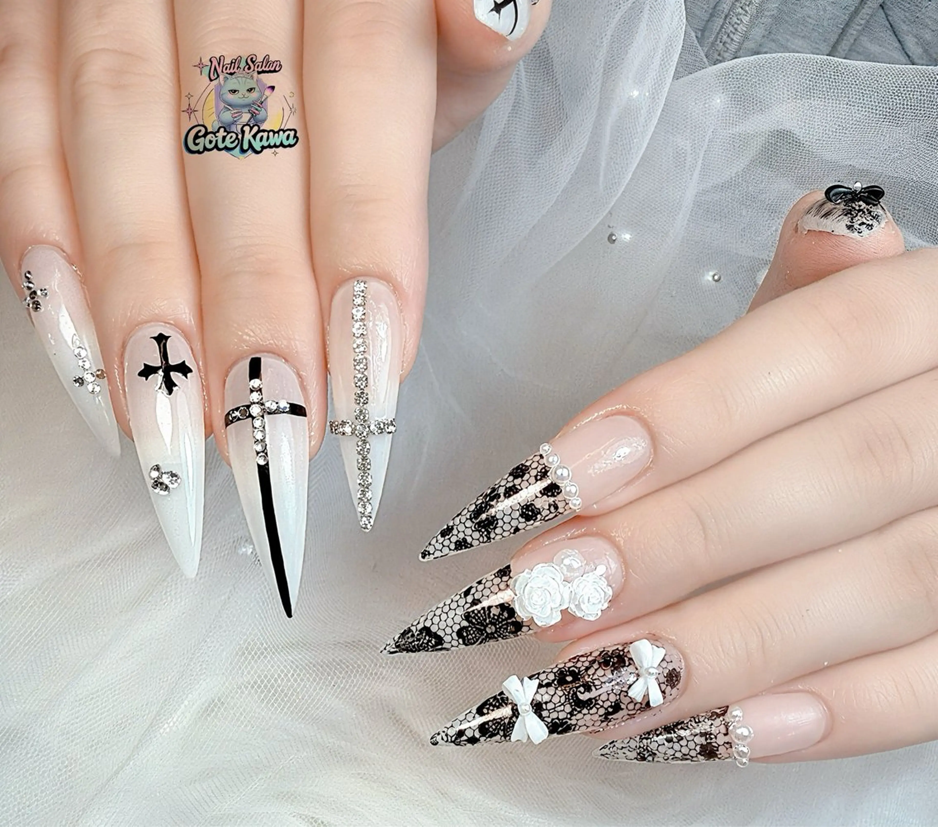 ネイル アートネイル キラキラネイル スカルプネイル 冬ネイル クリスマス ハンドネイル ハンドケア Gote Kawa nail salonのネイルデザイン