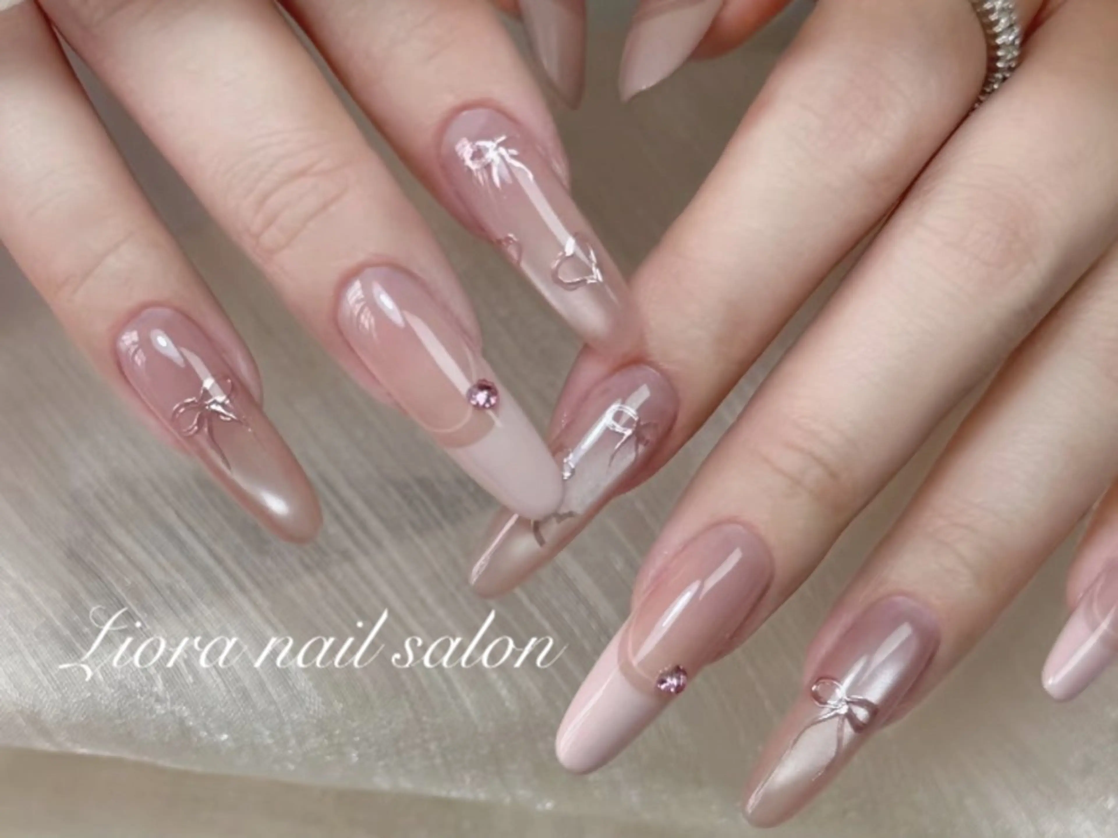 ネイル フレンチネイル ジェルネイル ガーリー グラデーション キラキラネイル ハンドネイル Liora nail スカルプ専門店のネイルデザイン