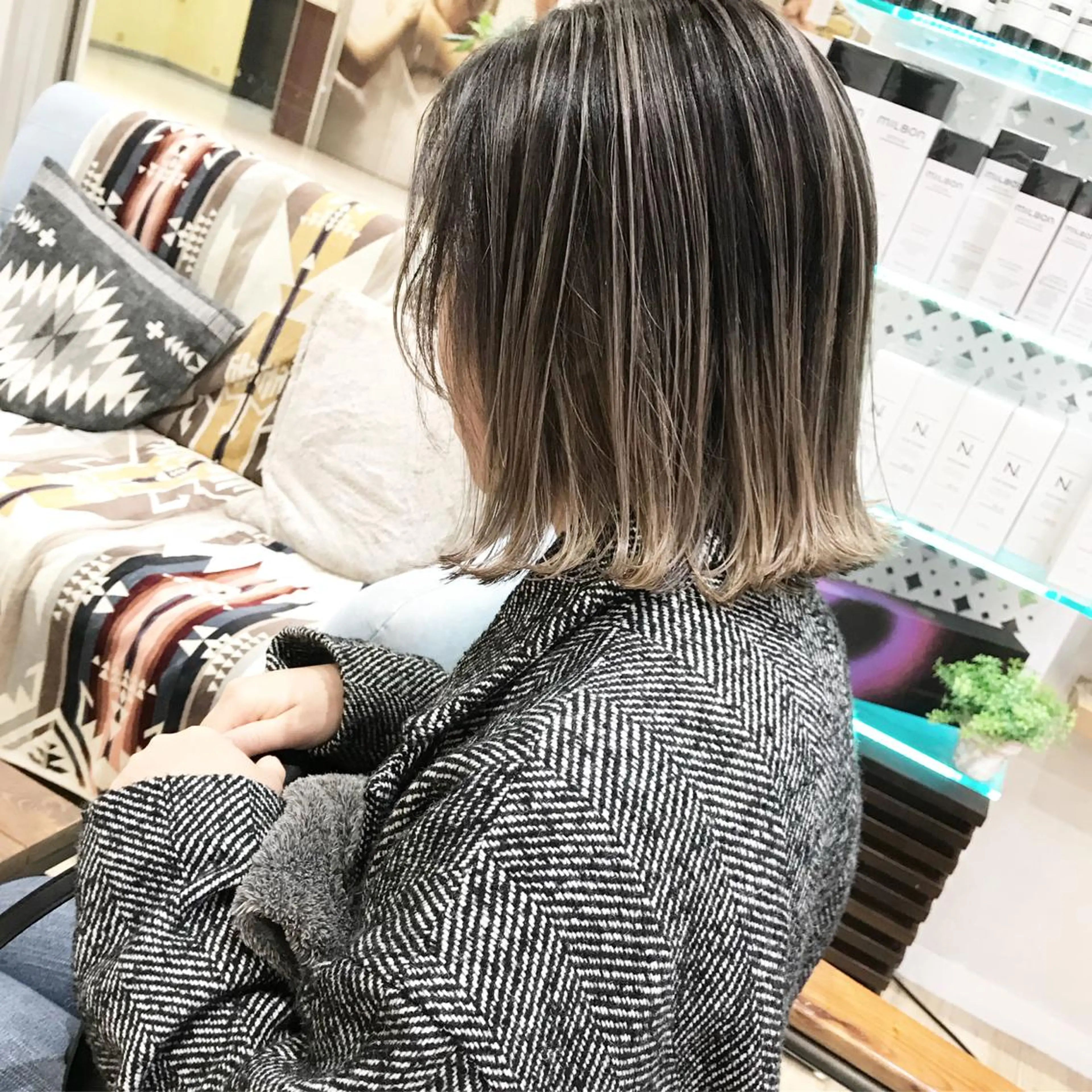 ミディアム カラー バレイヤージュ レイヤーカット ブリーチカラーレイヤ ーカット🦋annaのヘアスタイル