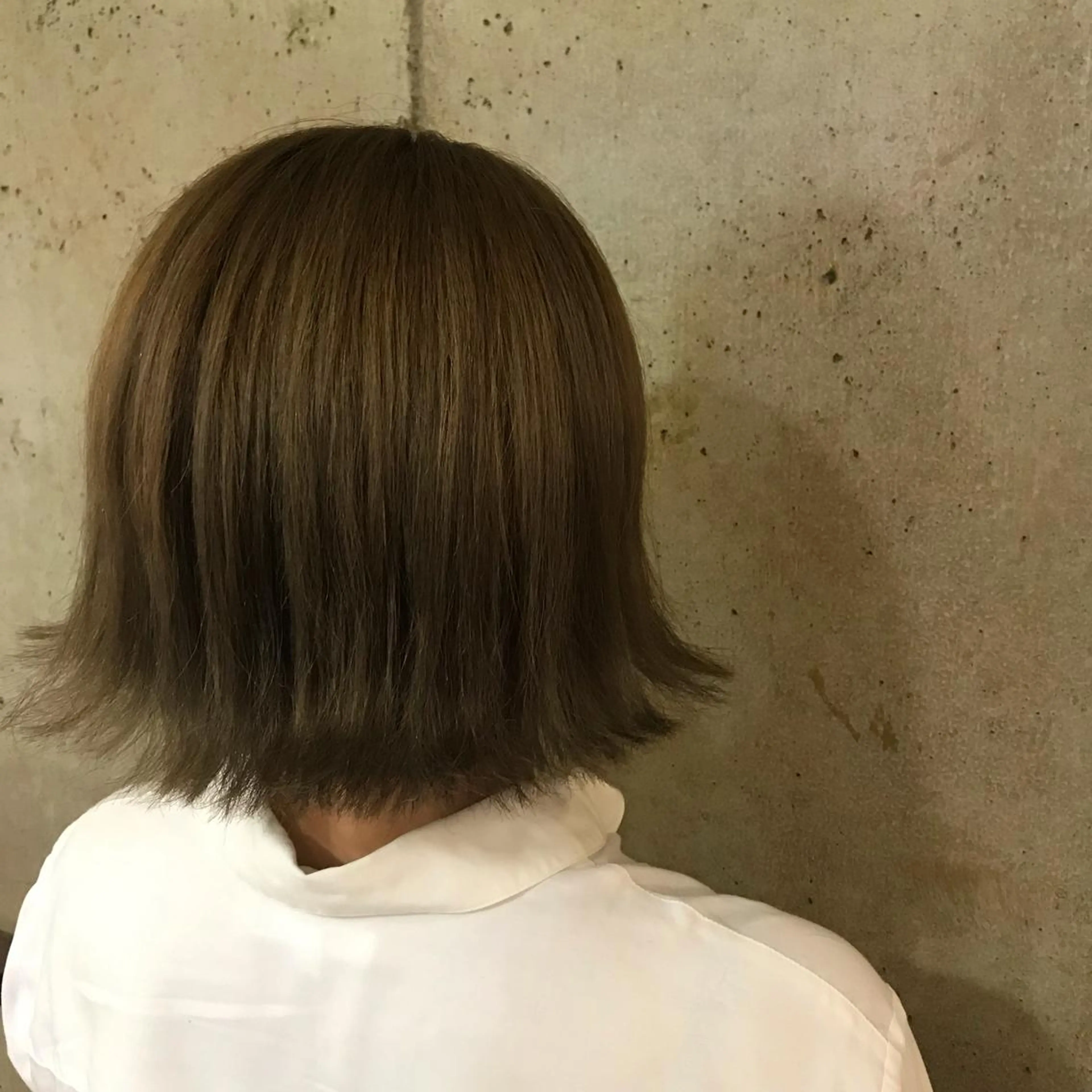 ショート カラー アッシュ ミルクティーアッシュ 一ノ瀬 蘭のヘアスタイル