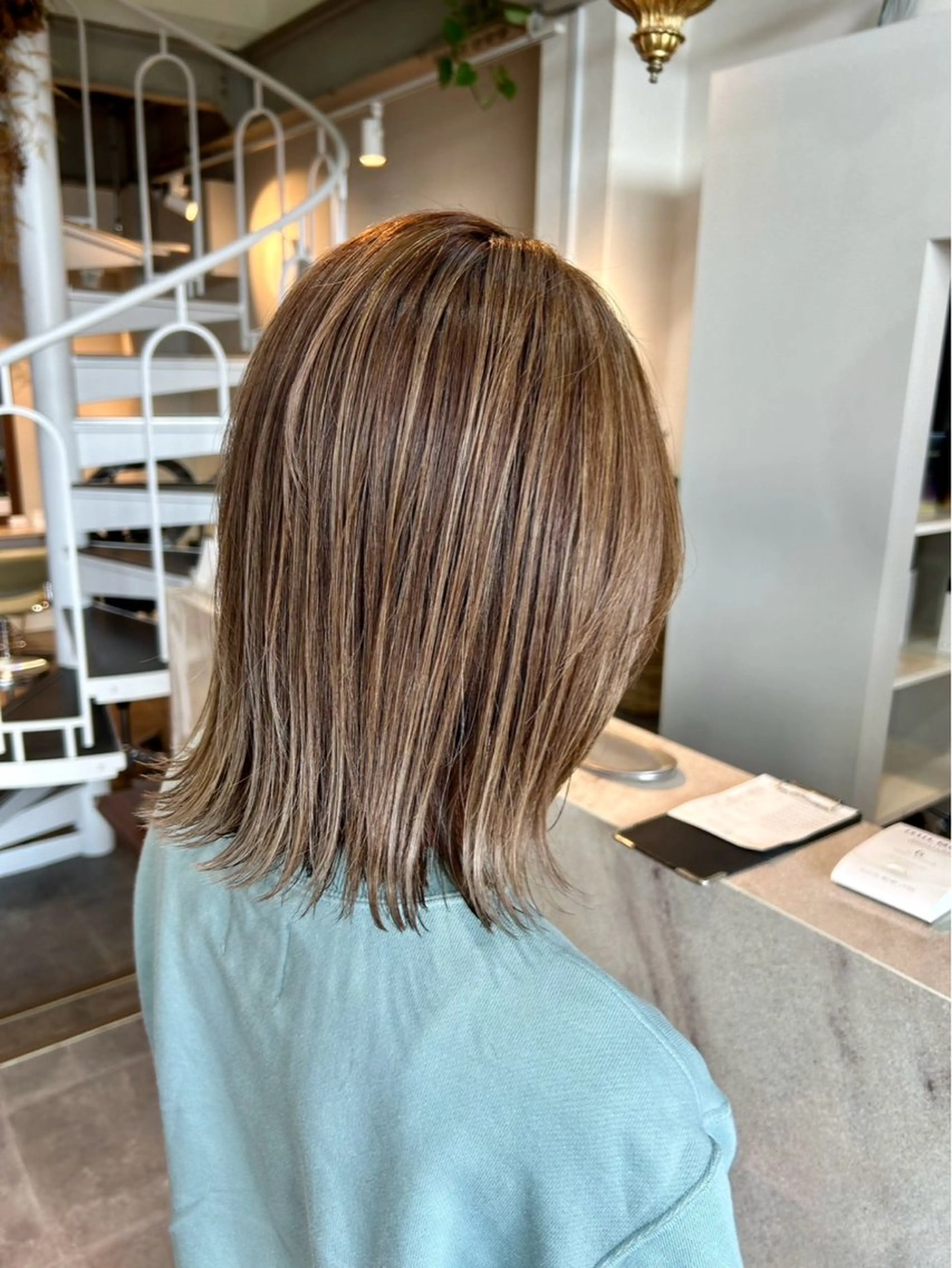 セミロング 襟川 彩奈のヘアスタイル