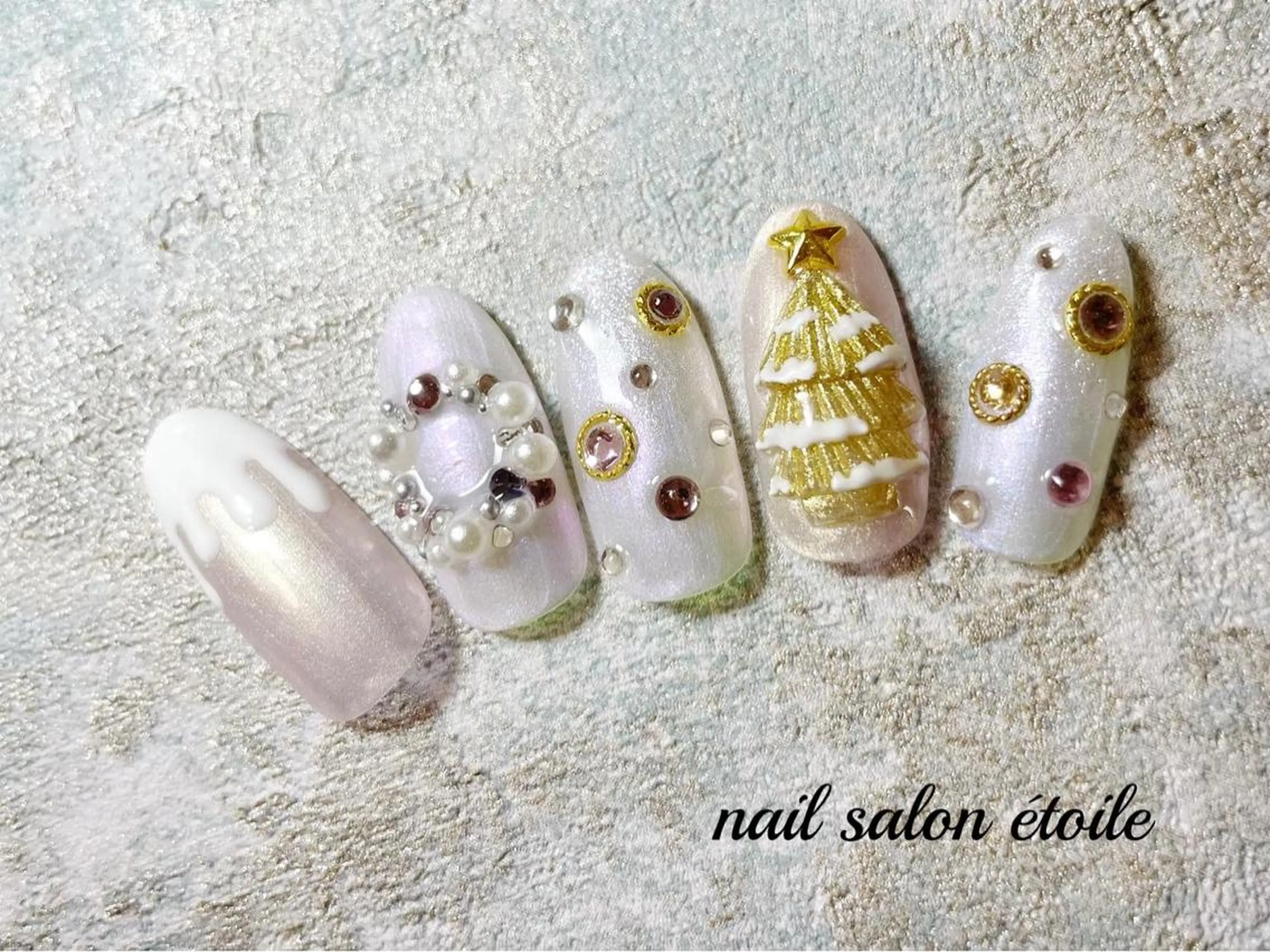 ネイル アートネイル ジェルネイル ストーンネイル 冬ネイル クリスマス ハンドネイル nail salon étoileのネイルデザイン