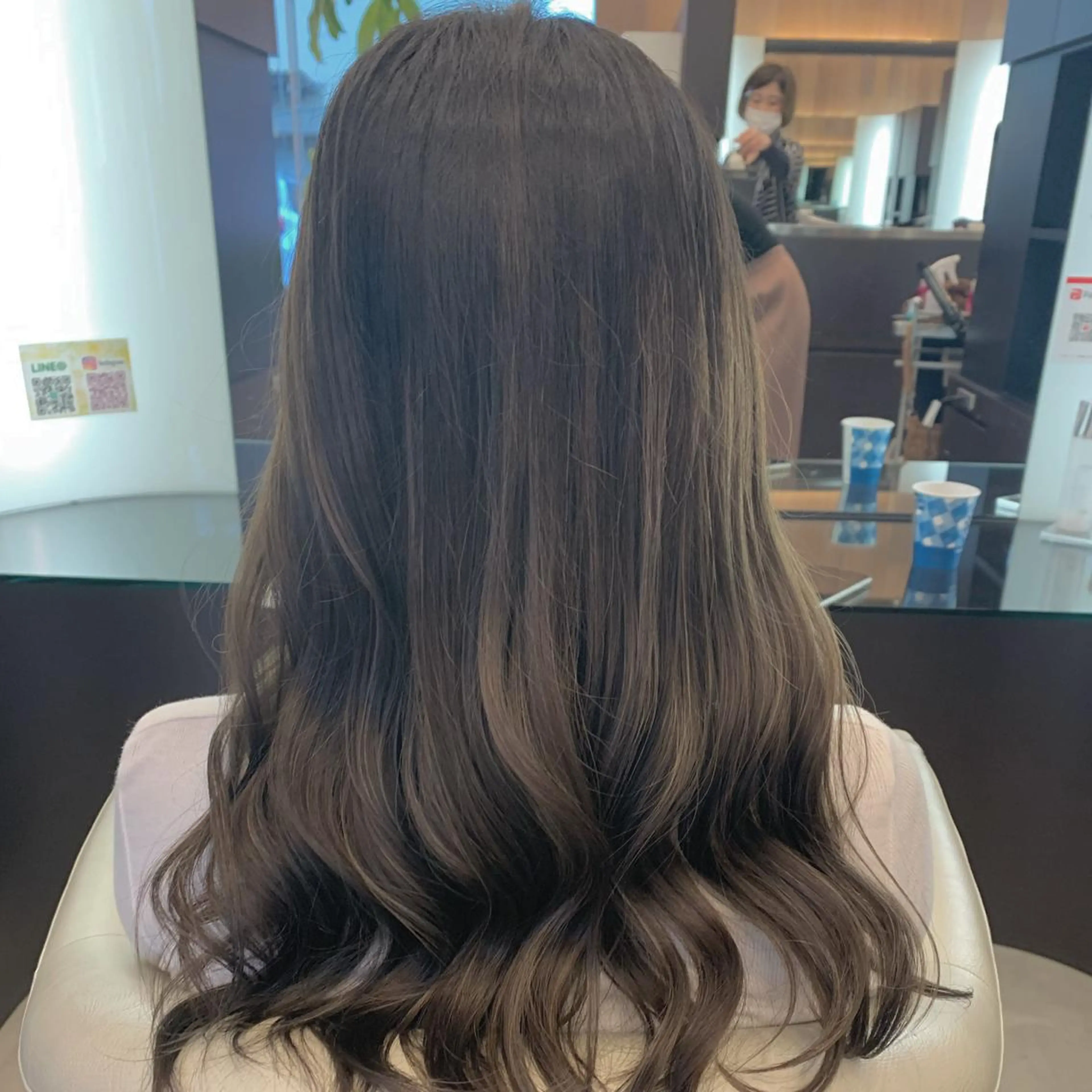 セミロング Aya/四条烏丸/ インナーカラーのヘアスタイル