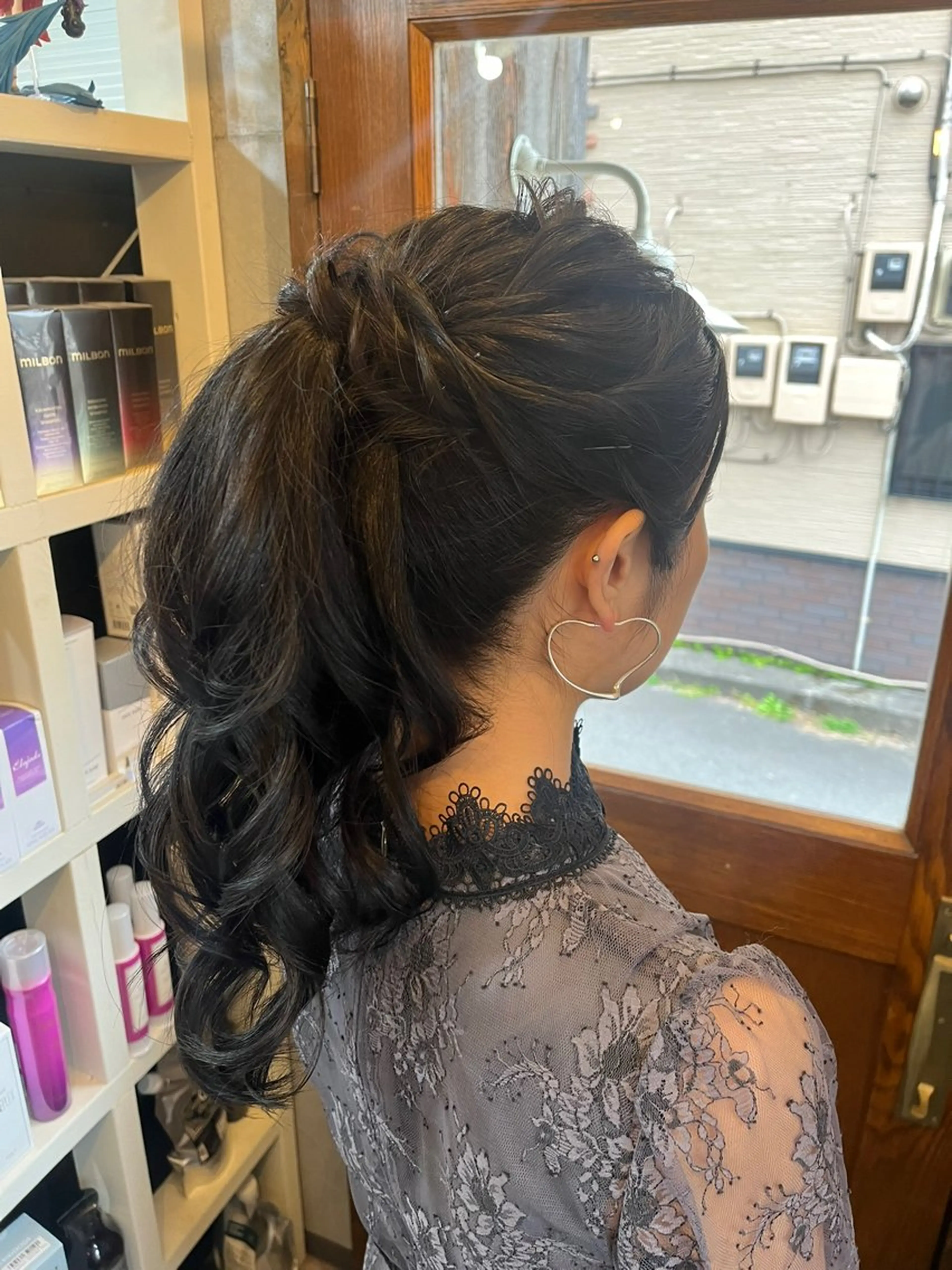 セミロング ヘアアレンジ ポニーテール ヘアセット 石井 綺乃のヘアスタイル