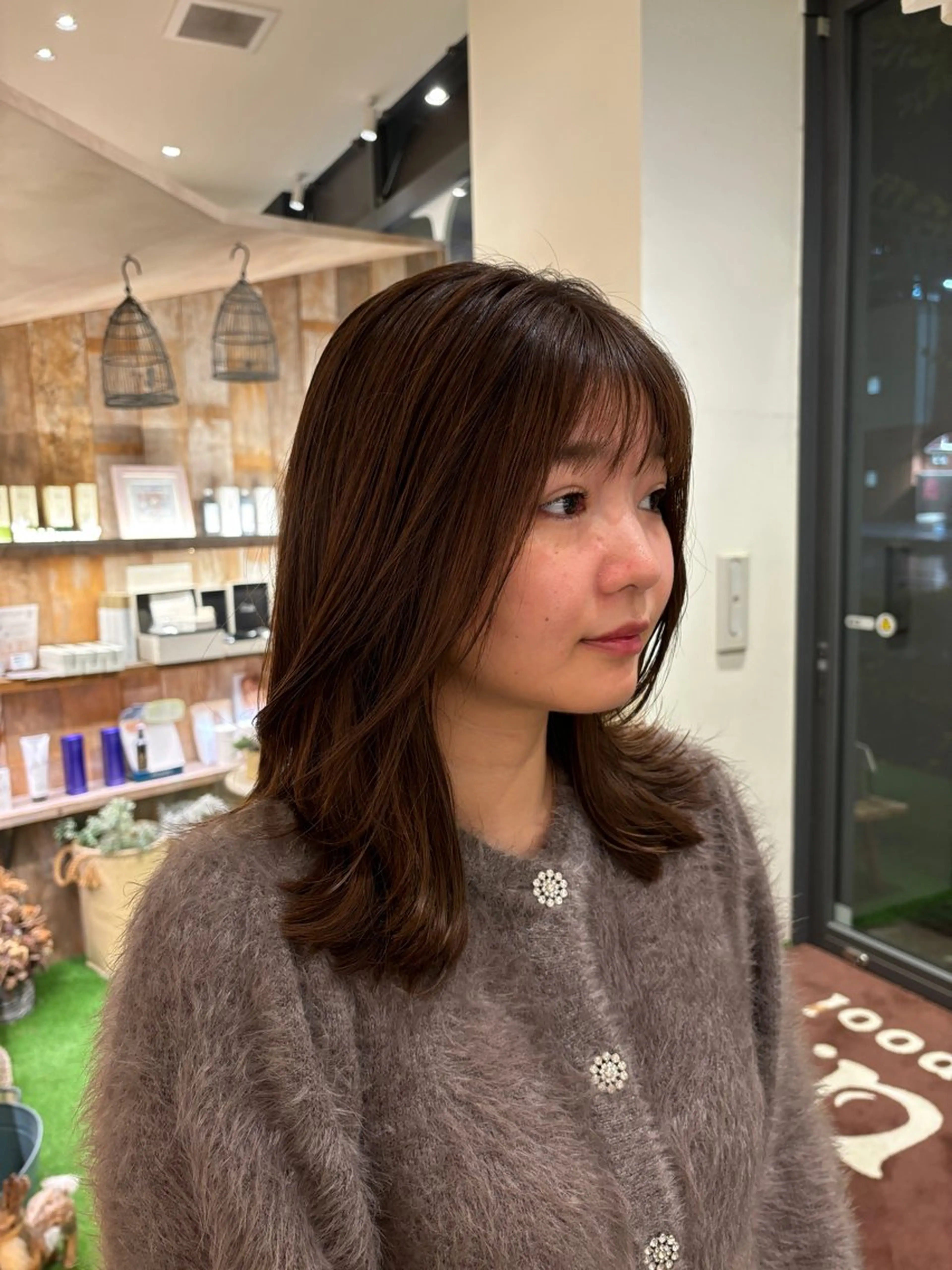 ミディアム くびれヘア レイヤーカット 外ハネヘア カット ヘアカラー トリートメント レイヤーカット✨ 艶髪藤野のヘアスタイル