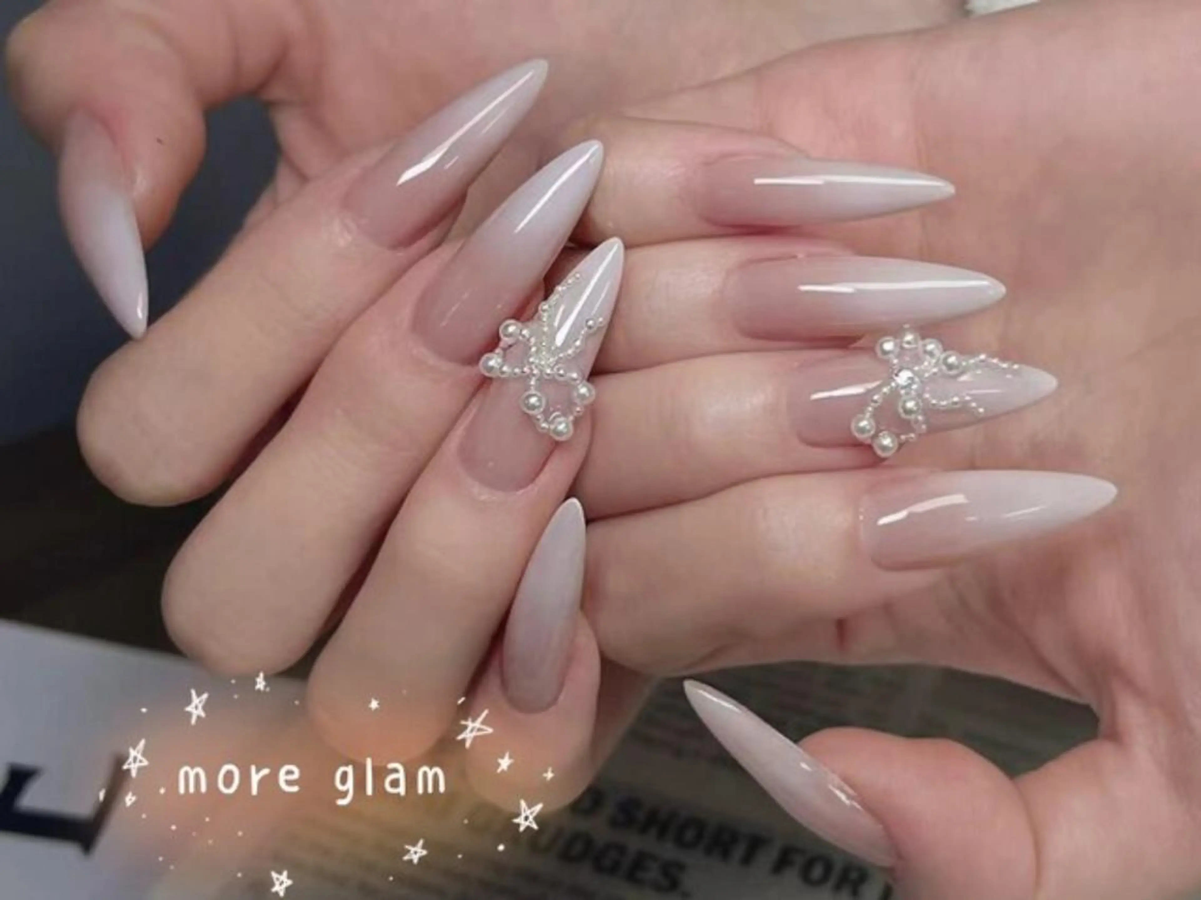 ネイル 長さ出し フットネイル フレンチネイル ジェルネイル ガラスフレンチ MoreGlam ネイルのネイルデザイン