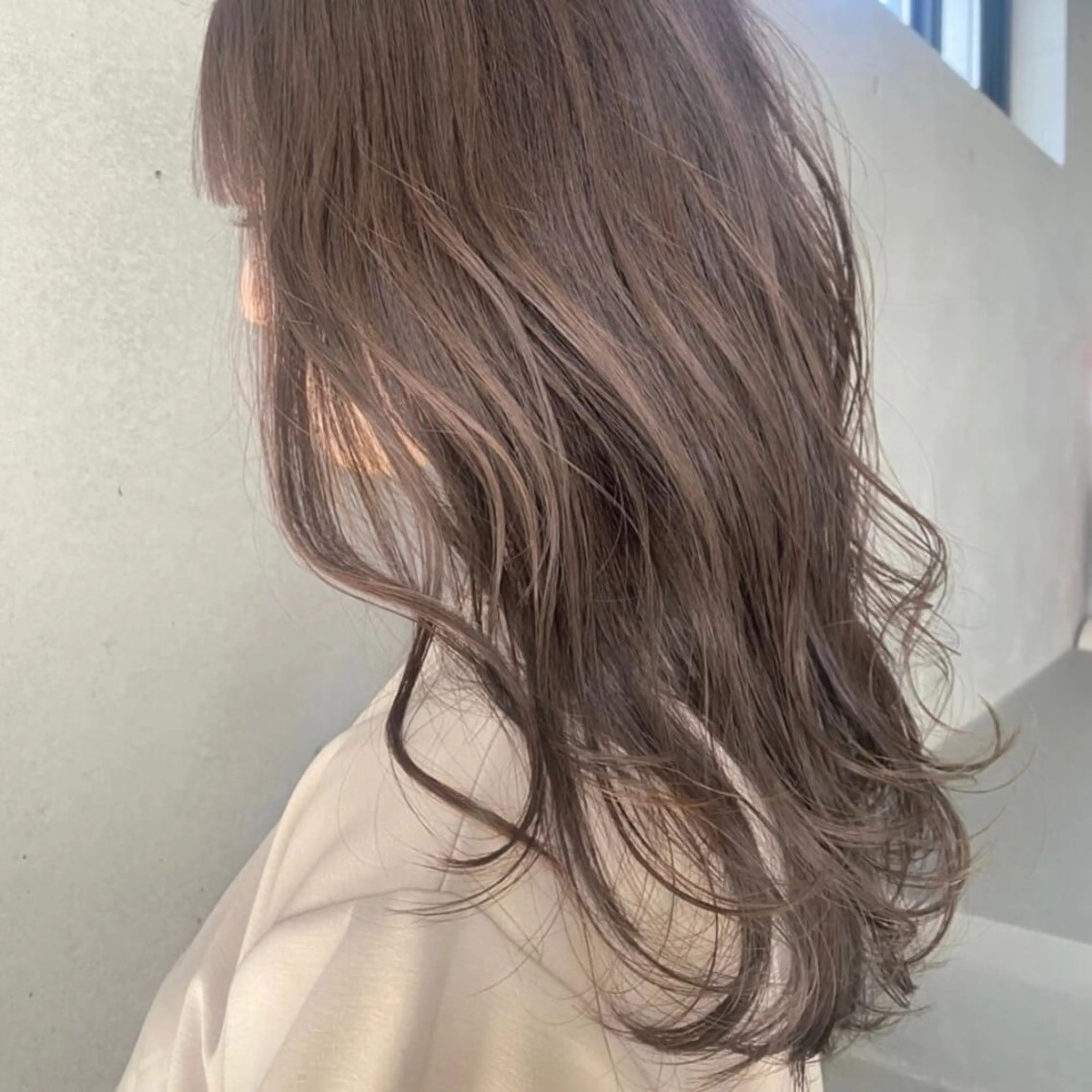 ロング カラー ブリーチ 透明感カラー グレージュ ミルクティーグレージュ カット特化⭐️ yutoのヘアスタイル