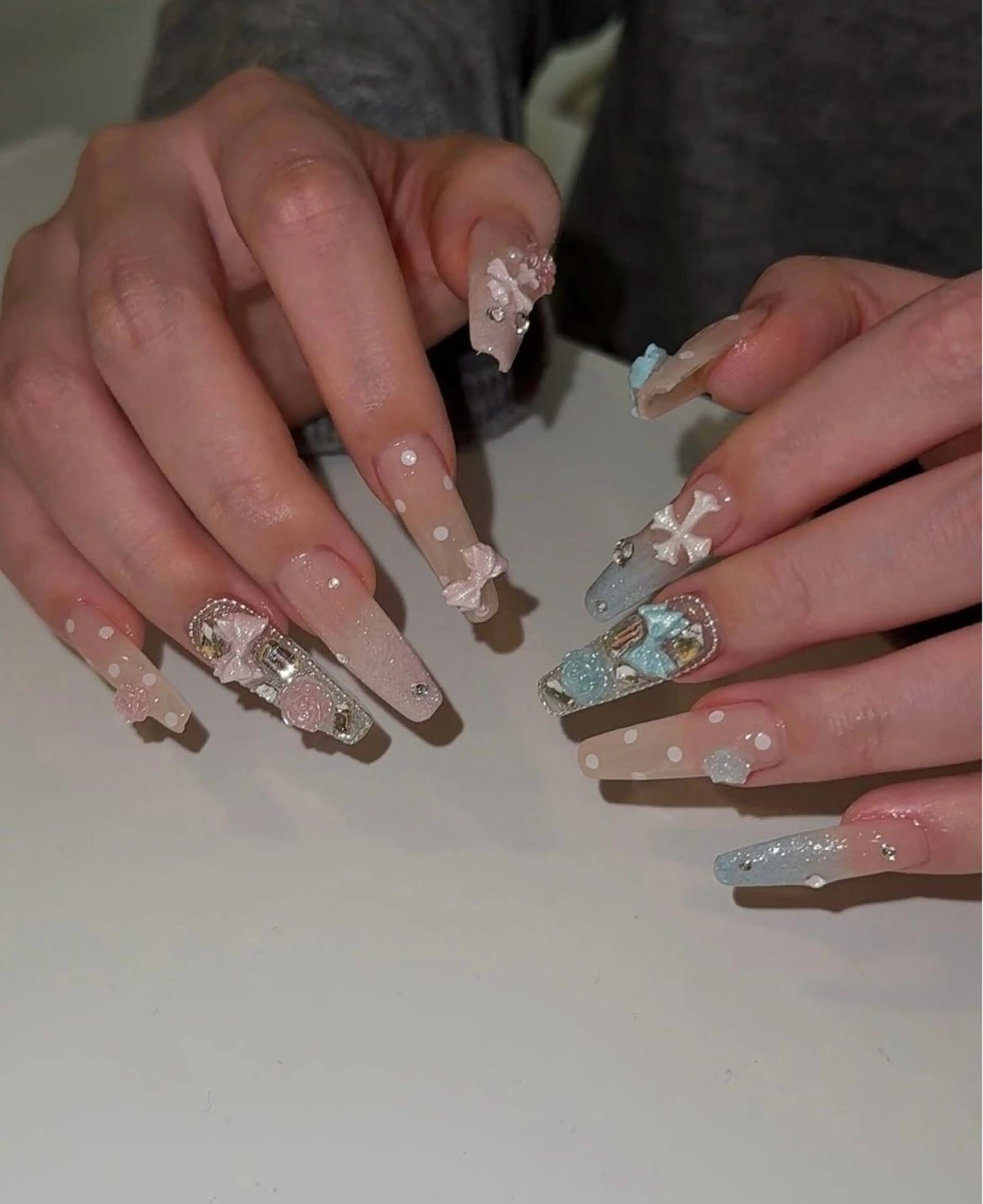 ネイル アートネイル 長さ出し ジェルネイル 韓国ネイル マグネットネイル ハンドネイル Cloudy Chan Nailのネイルデザイン