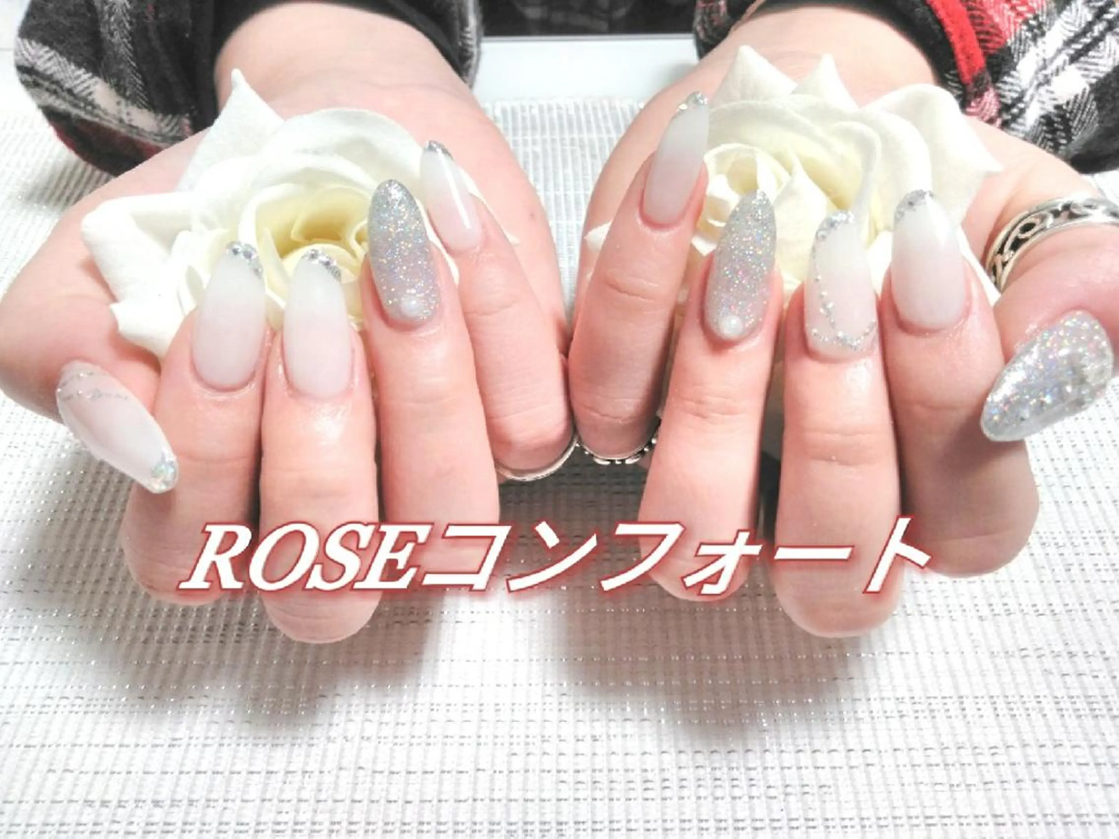 ネイル エステとネイル ローズコンフォートのネイルデザイン