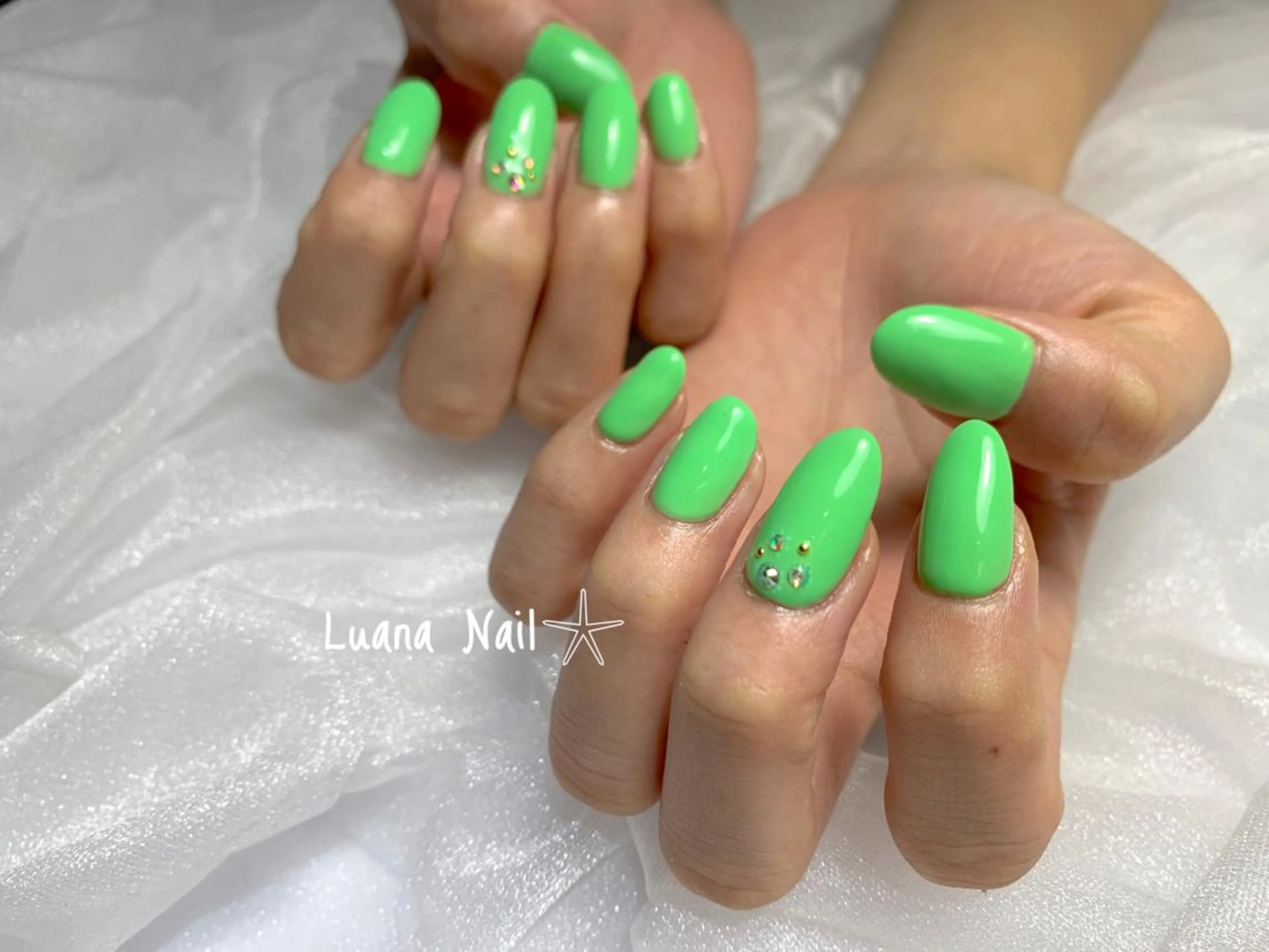 ネイル ストーンネイル ハンドネイル BeauJu by Luana Nailのネイルデザイン
