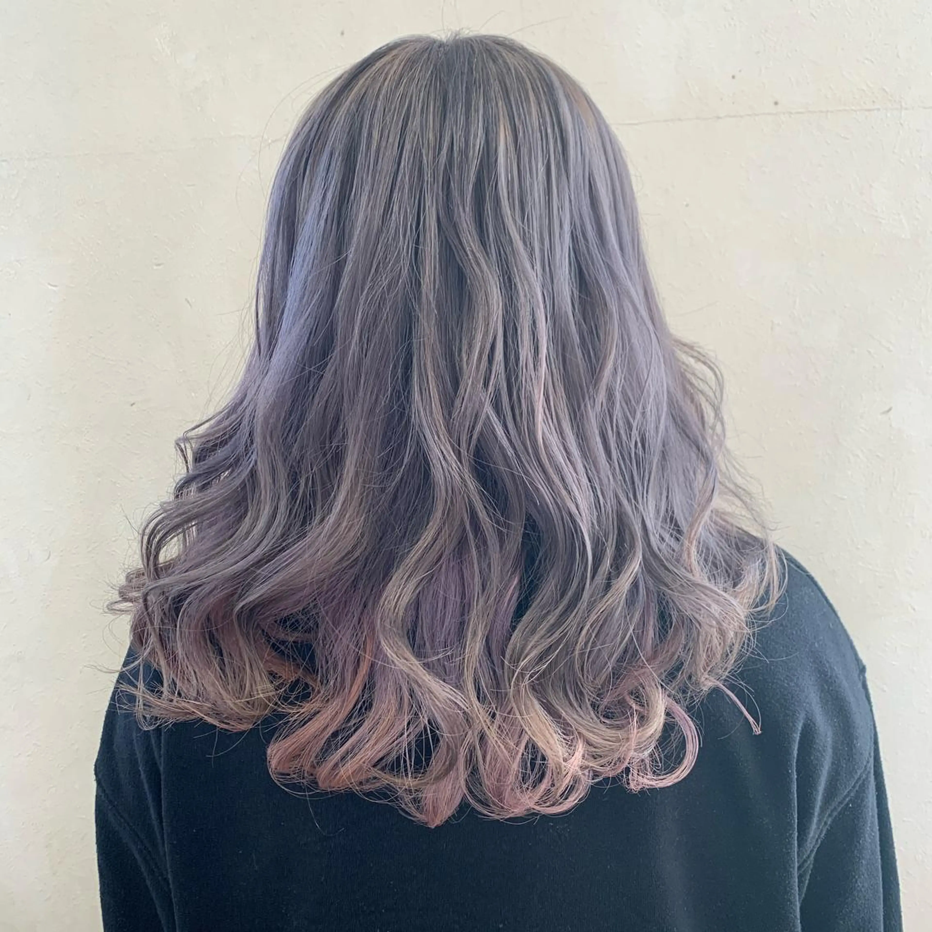 セミロング カラー シルバー バイオレットカラー カット ヘアカラー トリートメント 佐藤 瑚碧のヘアスタイル