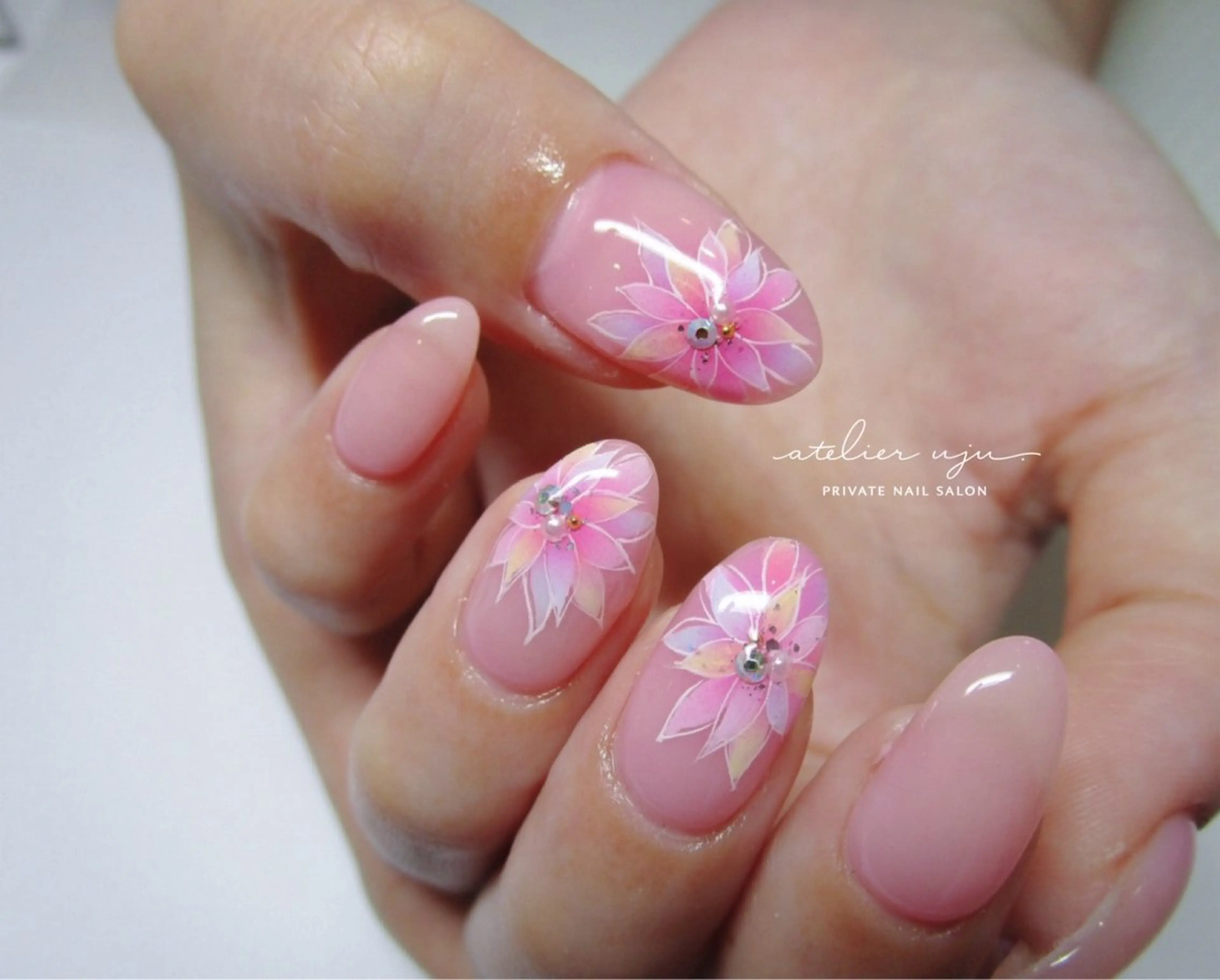 ネイル アートネイル フラワーネイル ハンドネイル atelier uju.のネイルデザイン