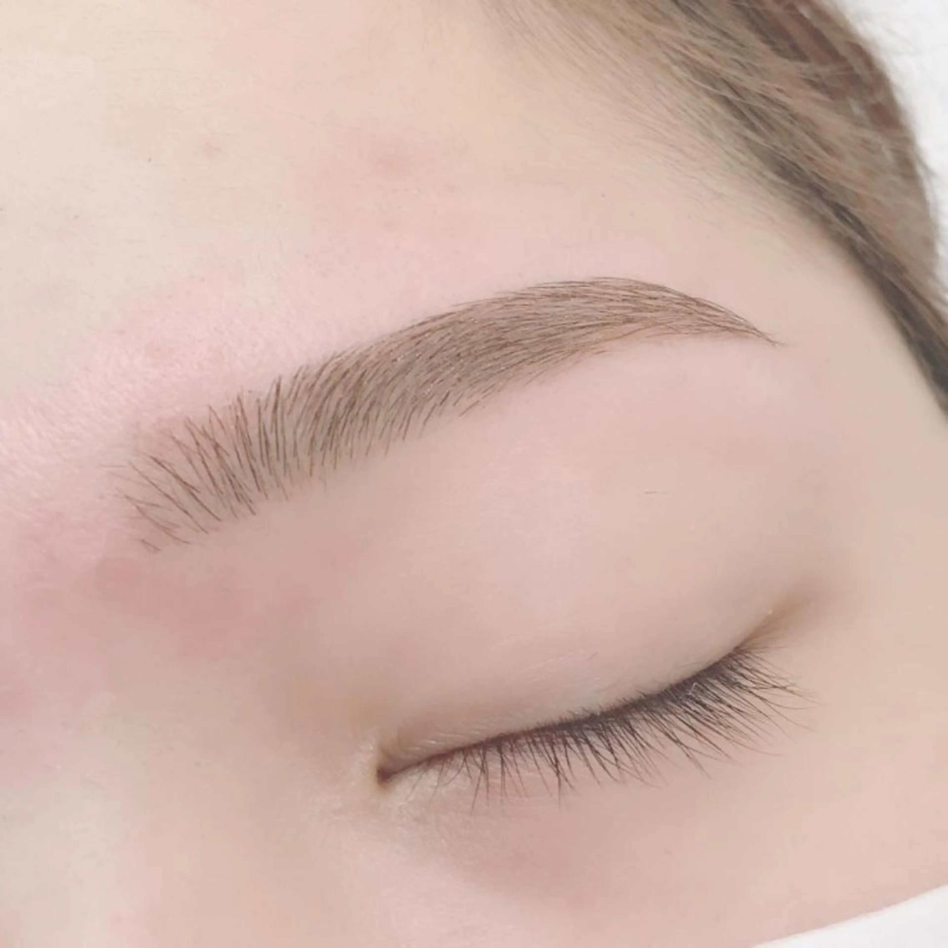 アイブロウ ビューステージ アイブロウイストの眉毛・アイブロウイメージ