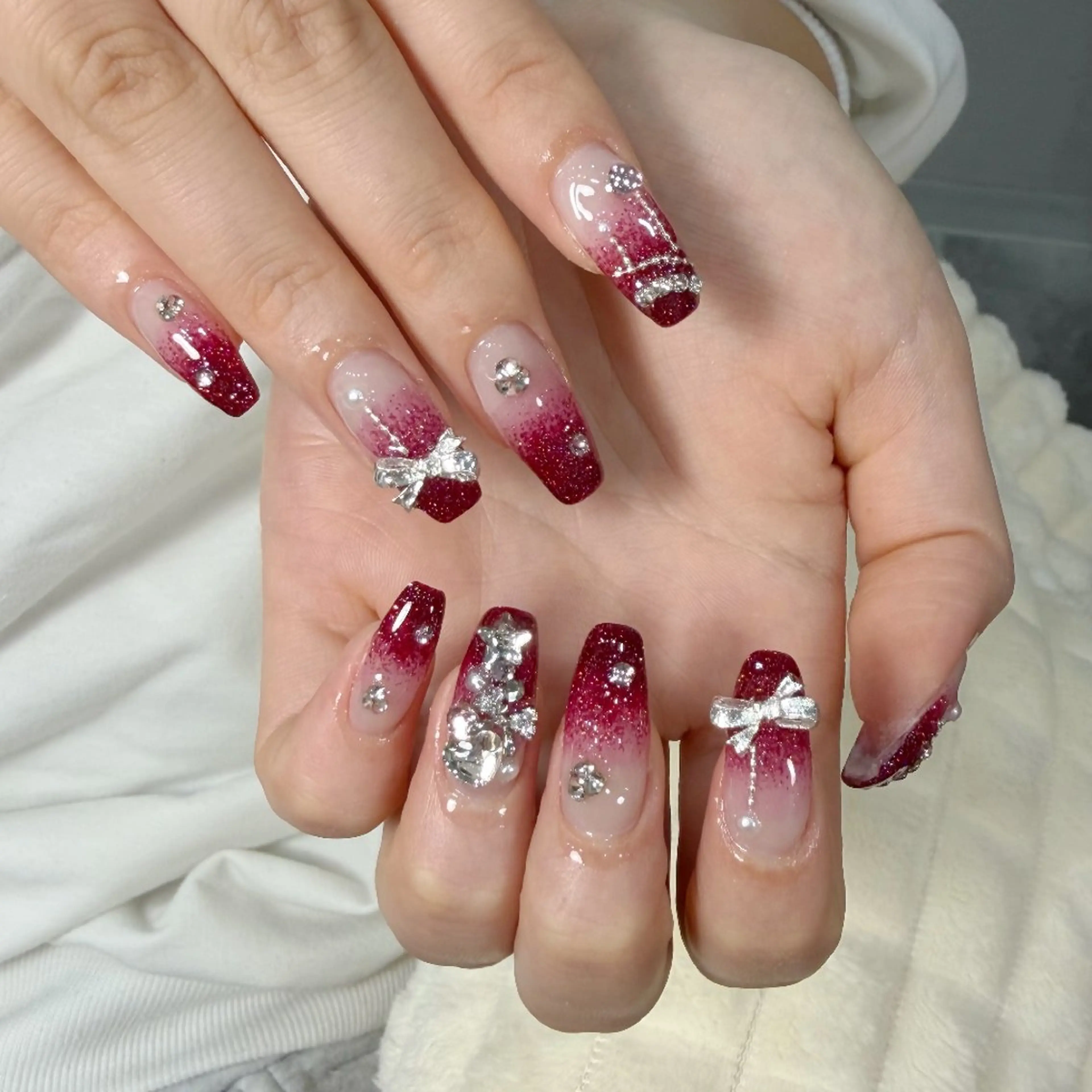 ネイル チークネイル フレンチネイル ジェルネイル ガーリー キラキラネイル ハンドネイル UM Nail Salonのネイルデザイン