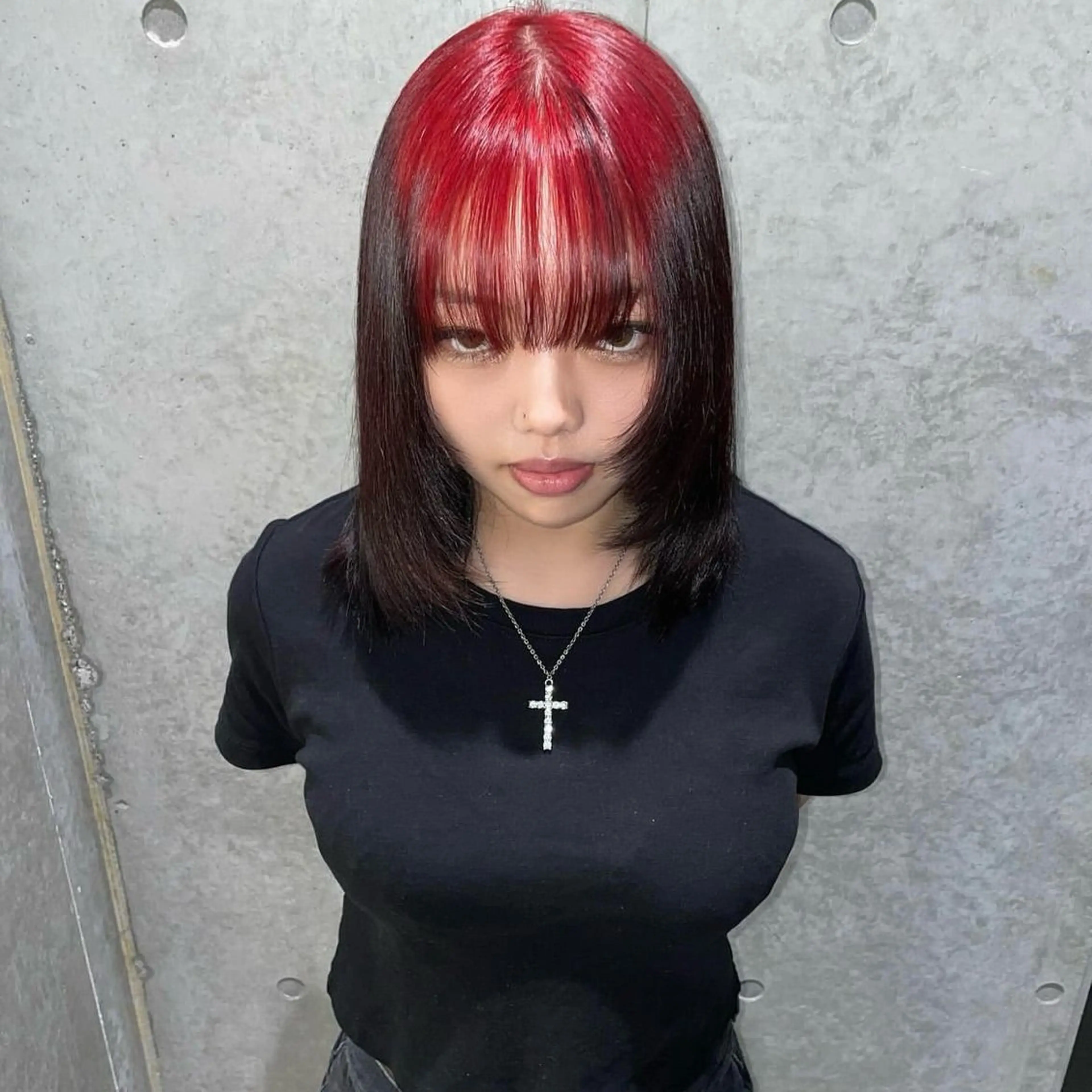 ミディアム カラー ヘアアレンジ ボルドーカラー デザインカラー カット ヘアカラー トリートメント Mizobe misakiのヘアスタイル