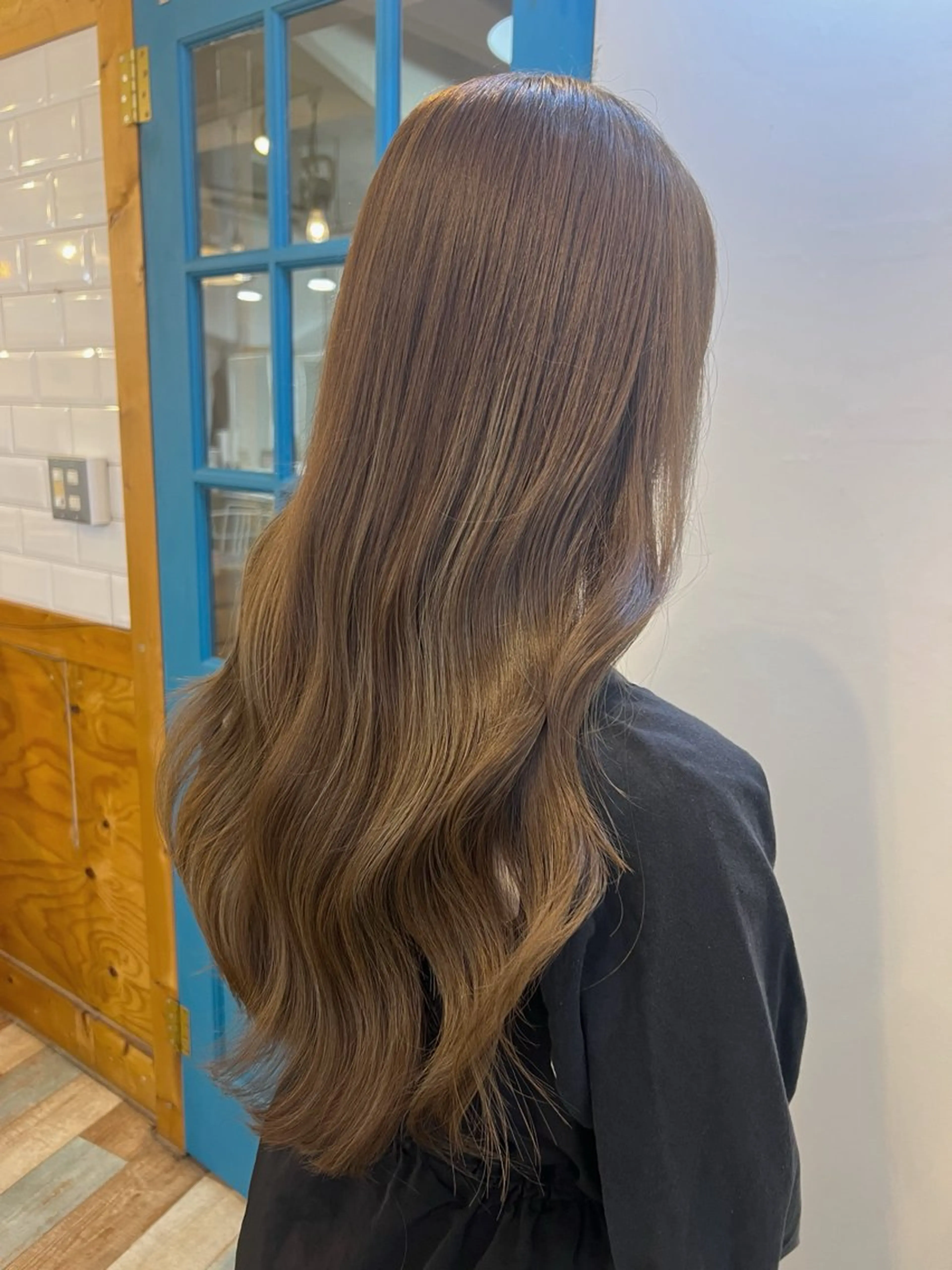 ロング カラー ベージュカラー デザインカラー イヤリングカラー ハイライトカラー オリーブベージュ カット ヘアカラー トリートメント KANA/ボブ/ インナーカラー/艶髪のヘアスタイル